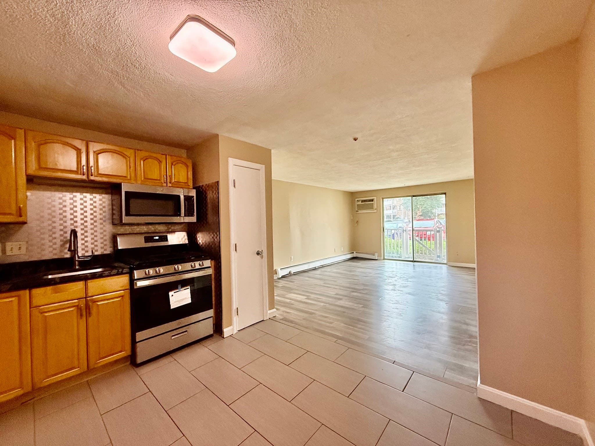 Condominium at 5 Kenmar Drive # 7, Billerica MA 01821, Billerica, photo 4 of 15