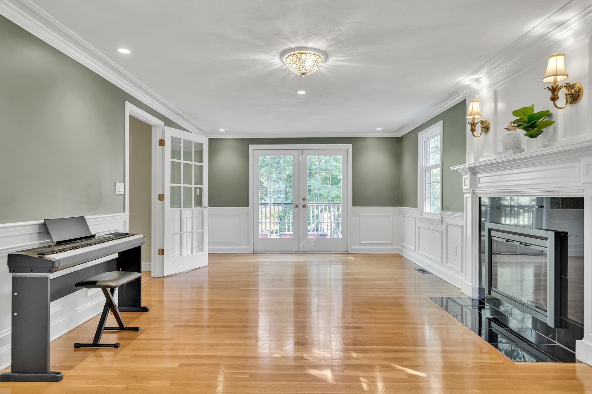 Single Family Residence at 8 Barry Dr, Framingham MA 01702, Framingham, photo 6 of 42