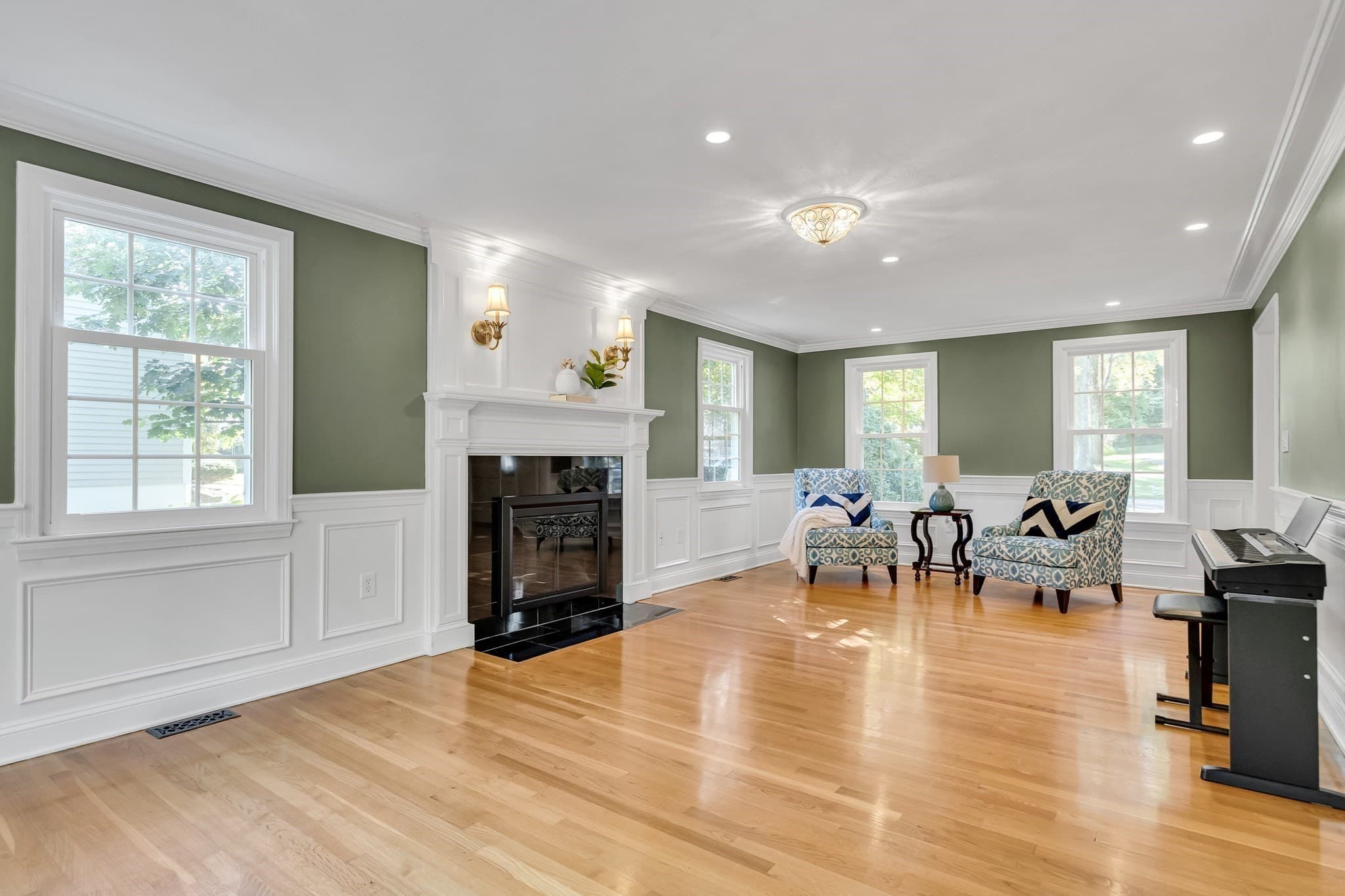 Single Family Residence at 8 Barry Dr, Framingham MA 01702, Framingham, photo 7 of 42