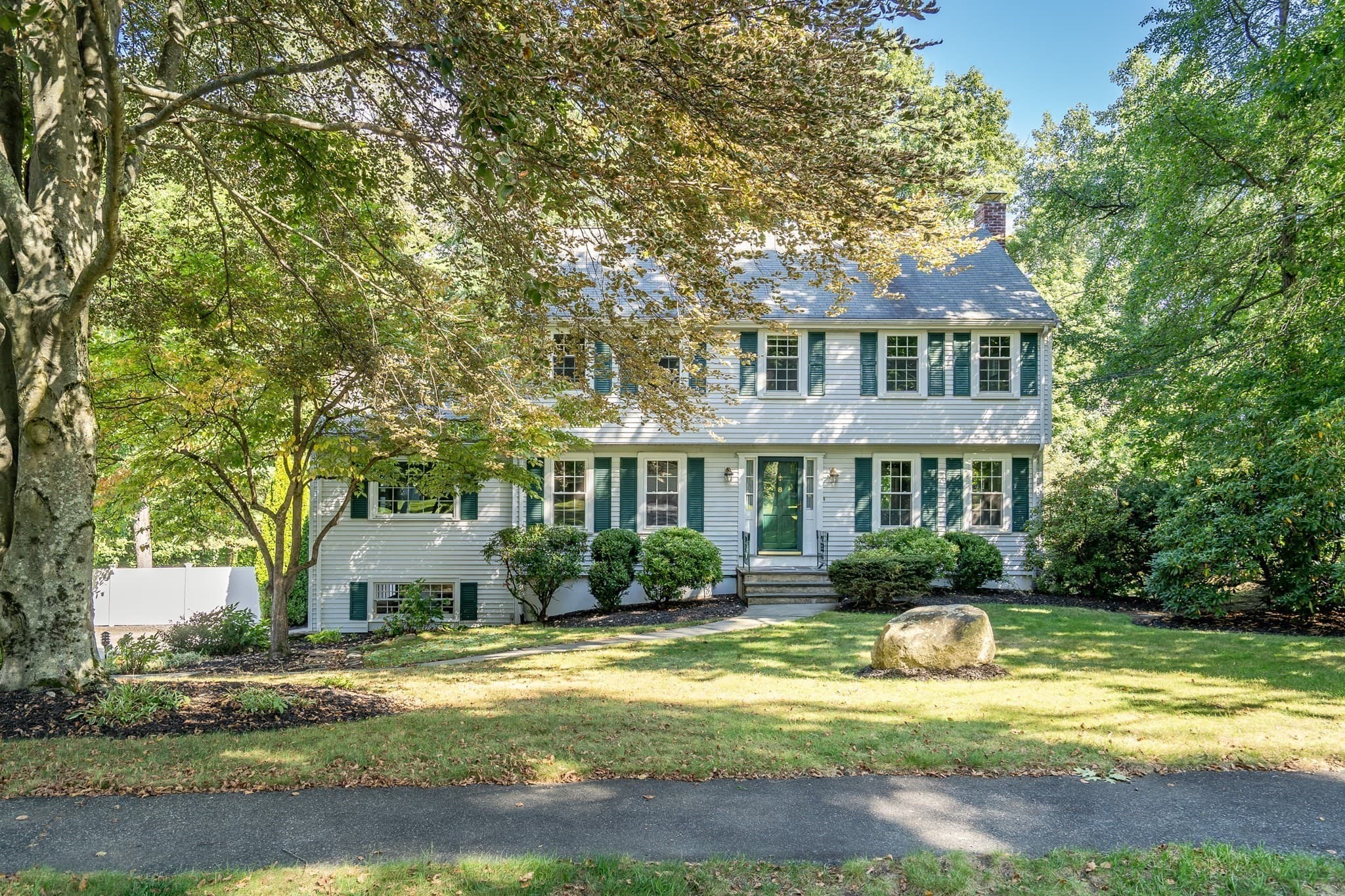 8 Barry Dr, Framingham MA 01702