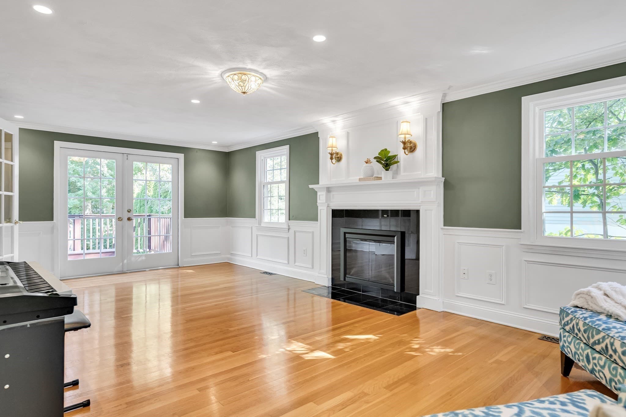 Single Family Residence at 8 Barry Dr, Framingham MA 01702, Framingham, photo 5 of 42