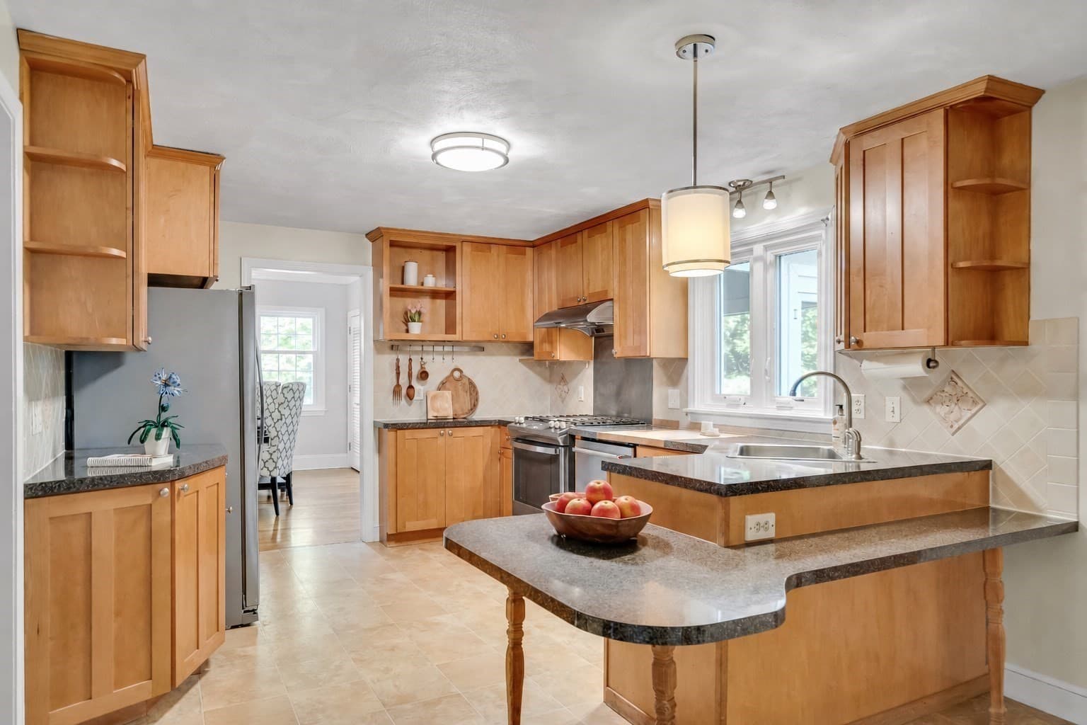Single Family Residence at 8 Barry Dr, Framingham MA 01702, Framingham, photo 10 of 42