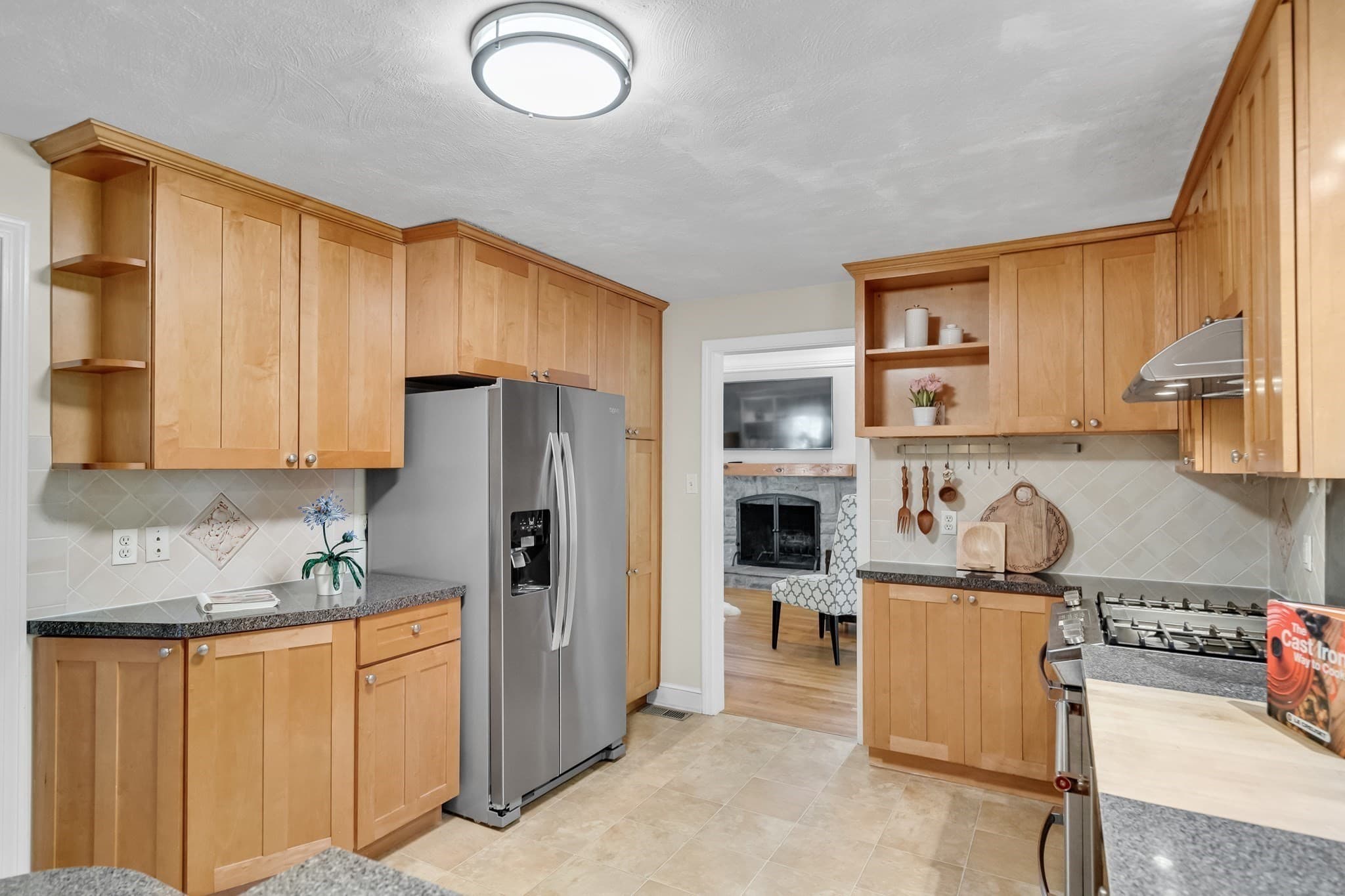 Single Family Residence at 8 Barry Dr, Framingham MA 01702, Framingham, photo 11 of 42
