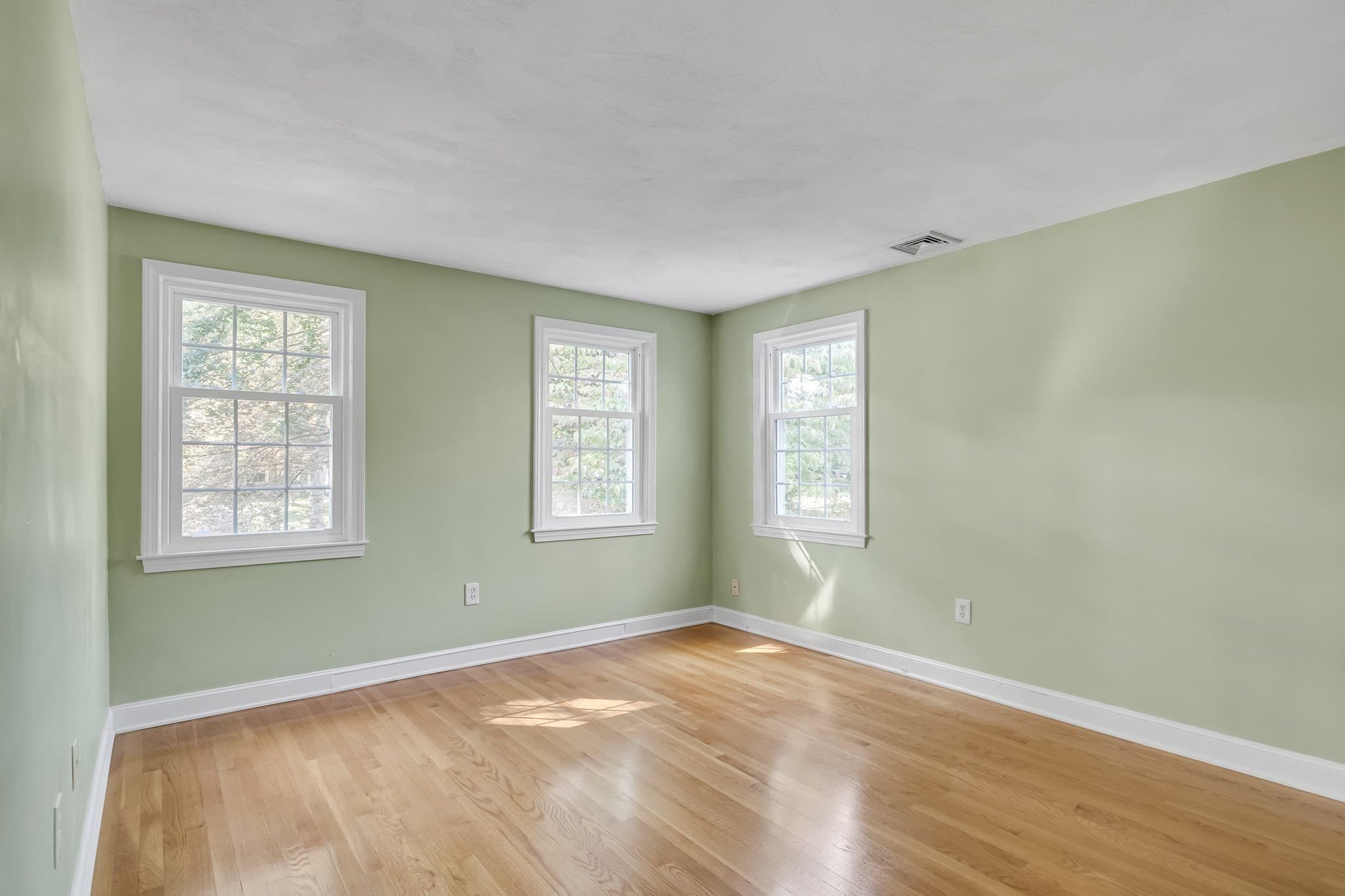 Single Family Residence at 8 Barry Dr, Framingham MA 01702, Framingham, photo 29 of 42