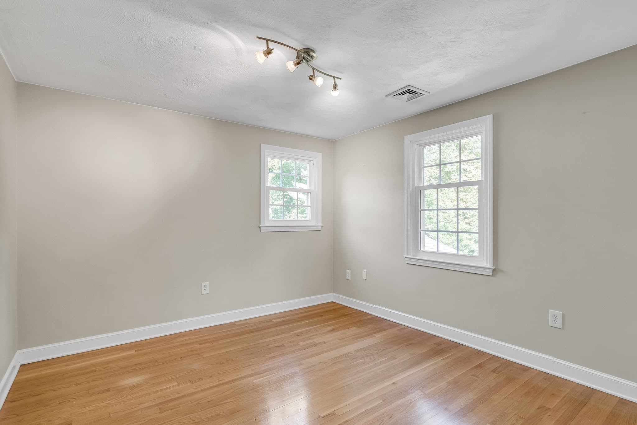 Single Family Residence at 8 Barry Dr, Framingham MA 01702, Framingham, photo 25 of 42