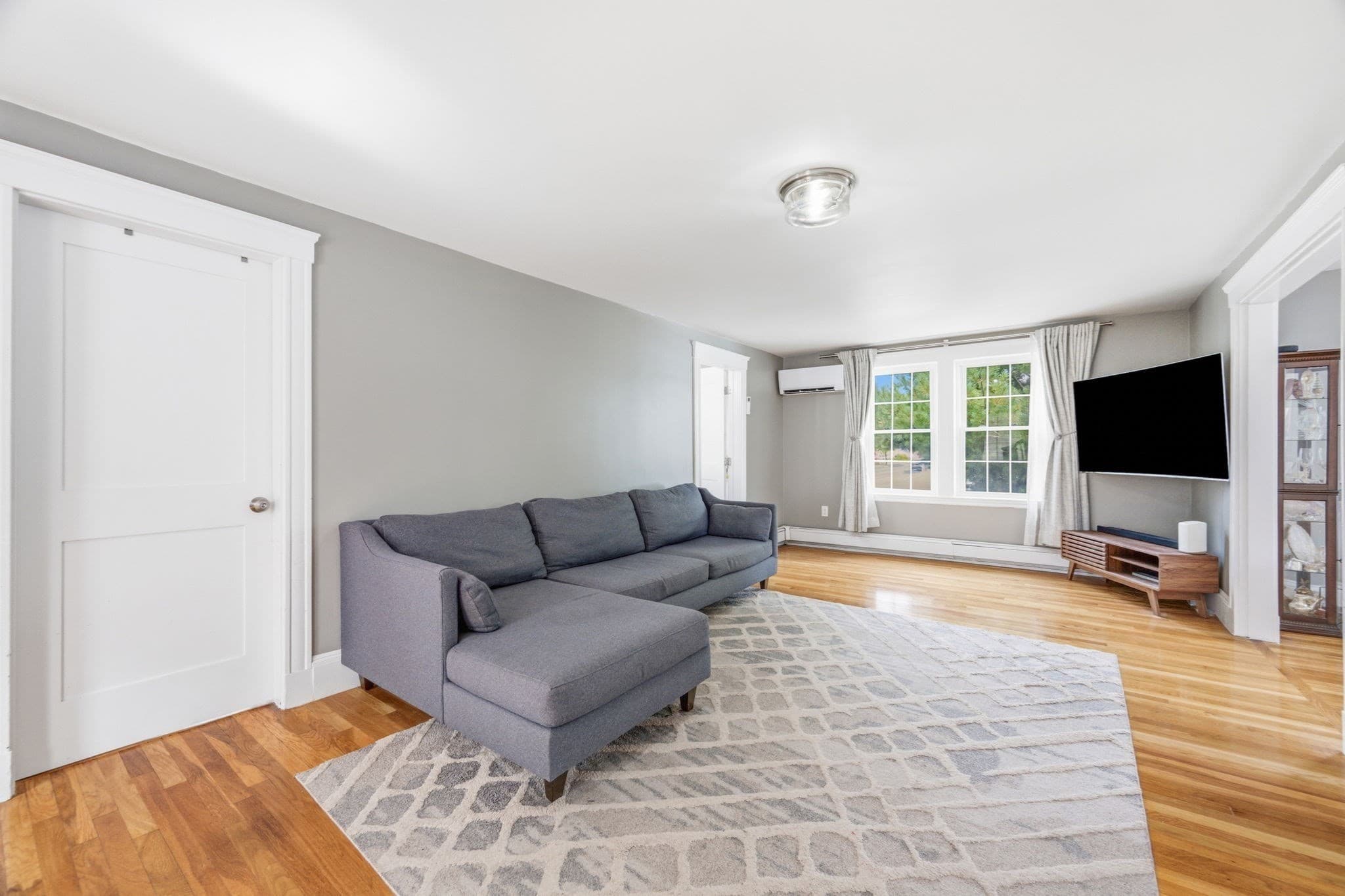 Single Family Residence at 606 Lincoln Ave, Saugus MA 01906, Saugus, photo 6 of 42
