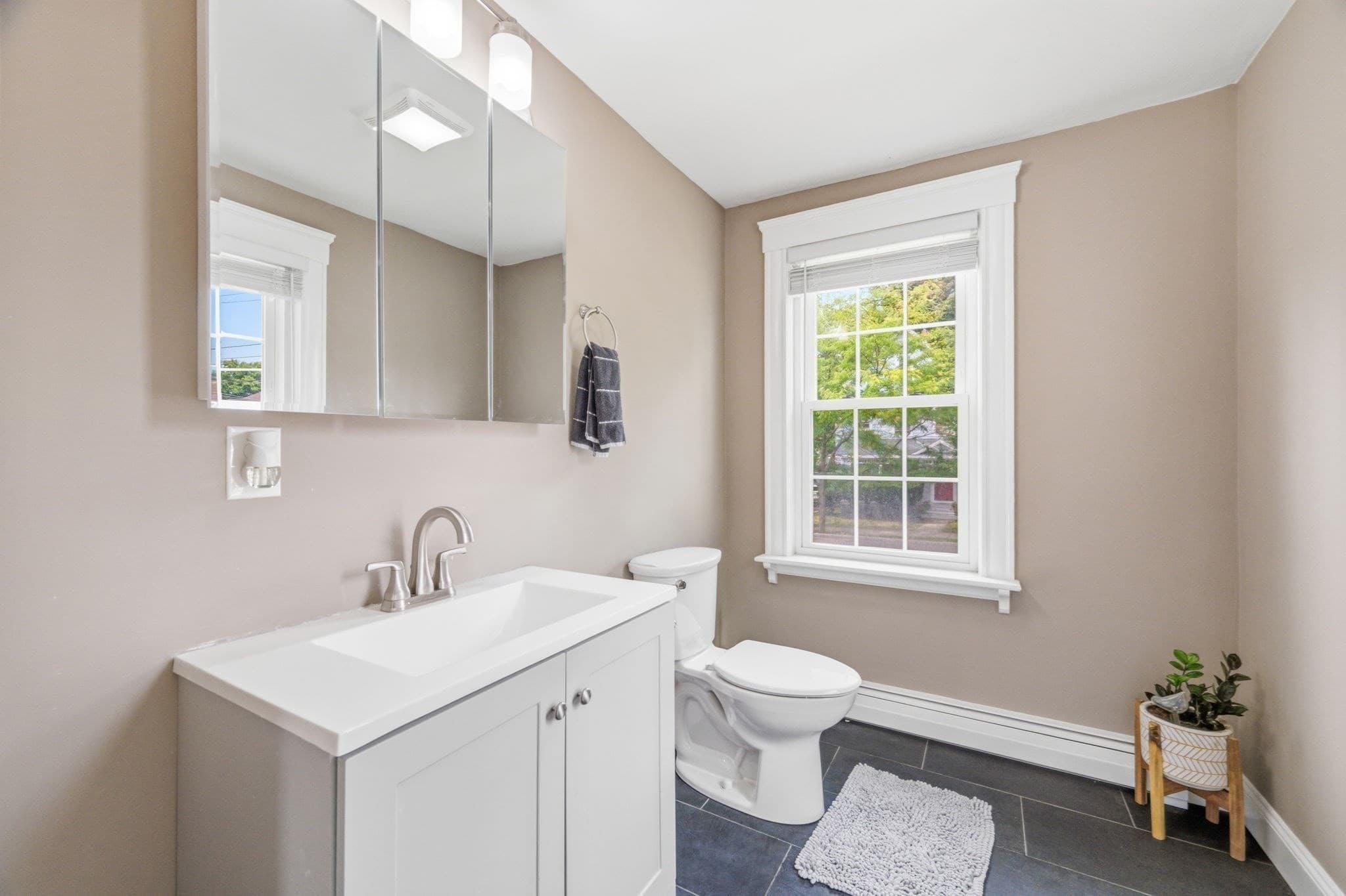 Single Family Residence at 606 Lincoln Ave, Saugus MA 01906, Saugus, photo 17 of 42