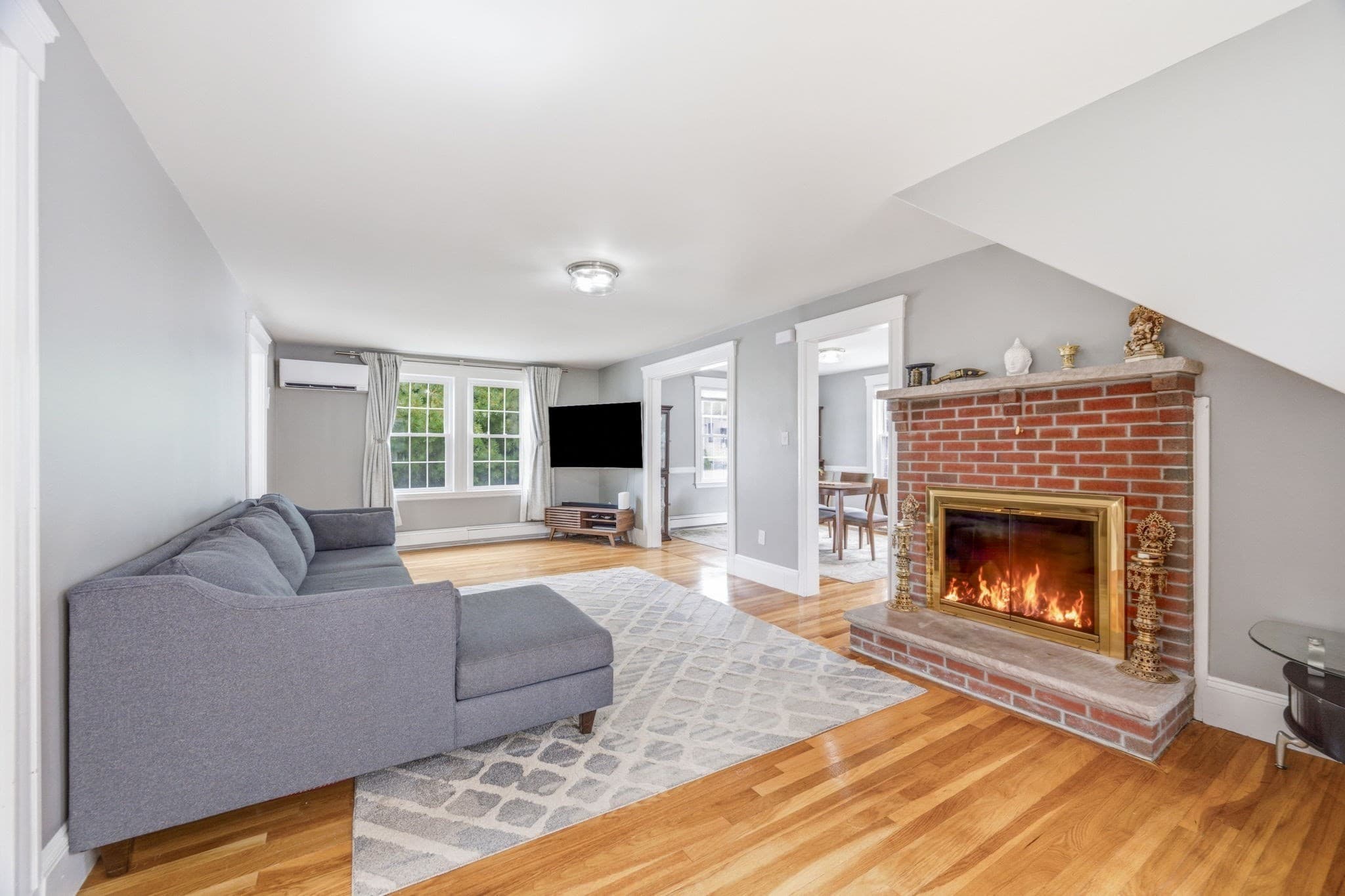 Single Family Residence at 606 Lincoln Ave, Saugus MA 01906, Saugus, photo 4 of 42
