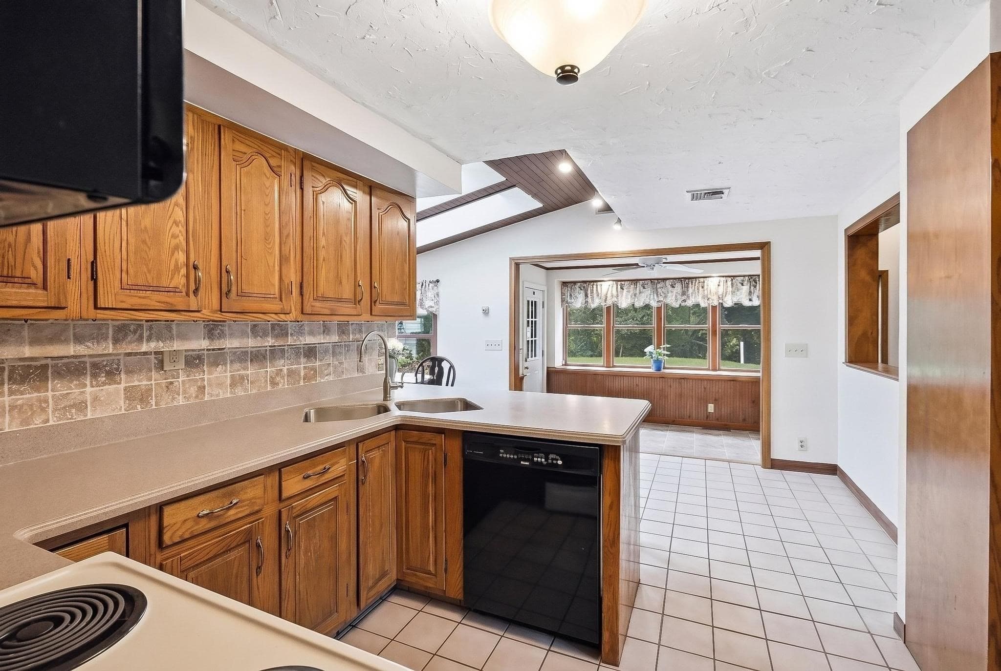 Single Family Residence at 4 Orchard Dr, North Reading MA 01864, North Reading, photo 18 of 41