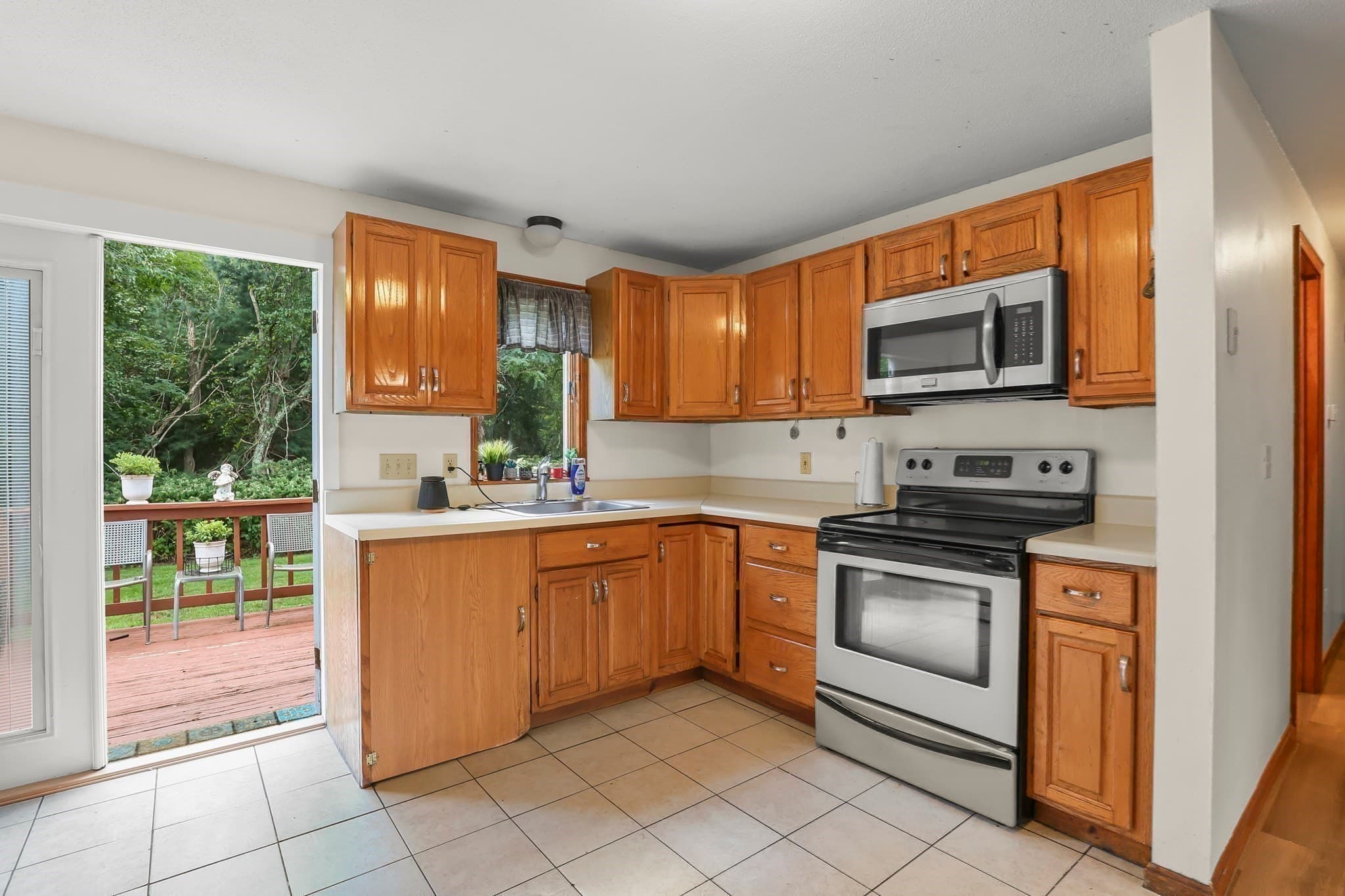 Single Family Residence at 8 Fearing Hill Rd, Wareham MA 02571, Wareham, photo 8 of 33