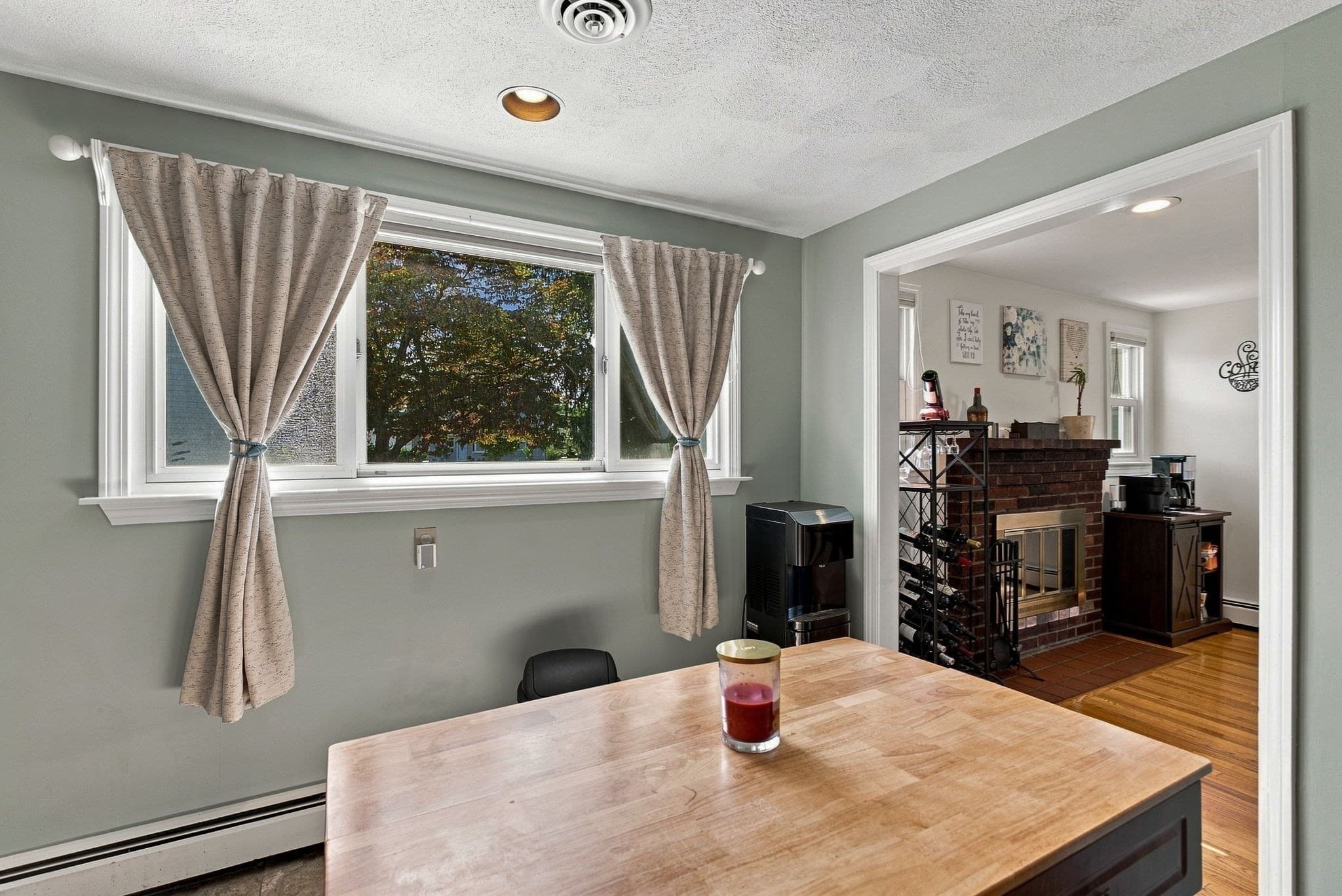 Single Family Residence at 11 Marlboro Rd, Woburn MA 01801, Woburn, photo 10 of 34