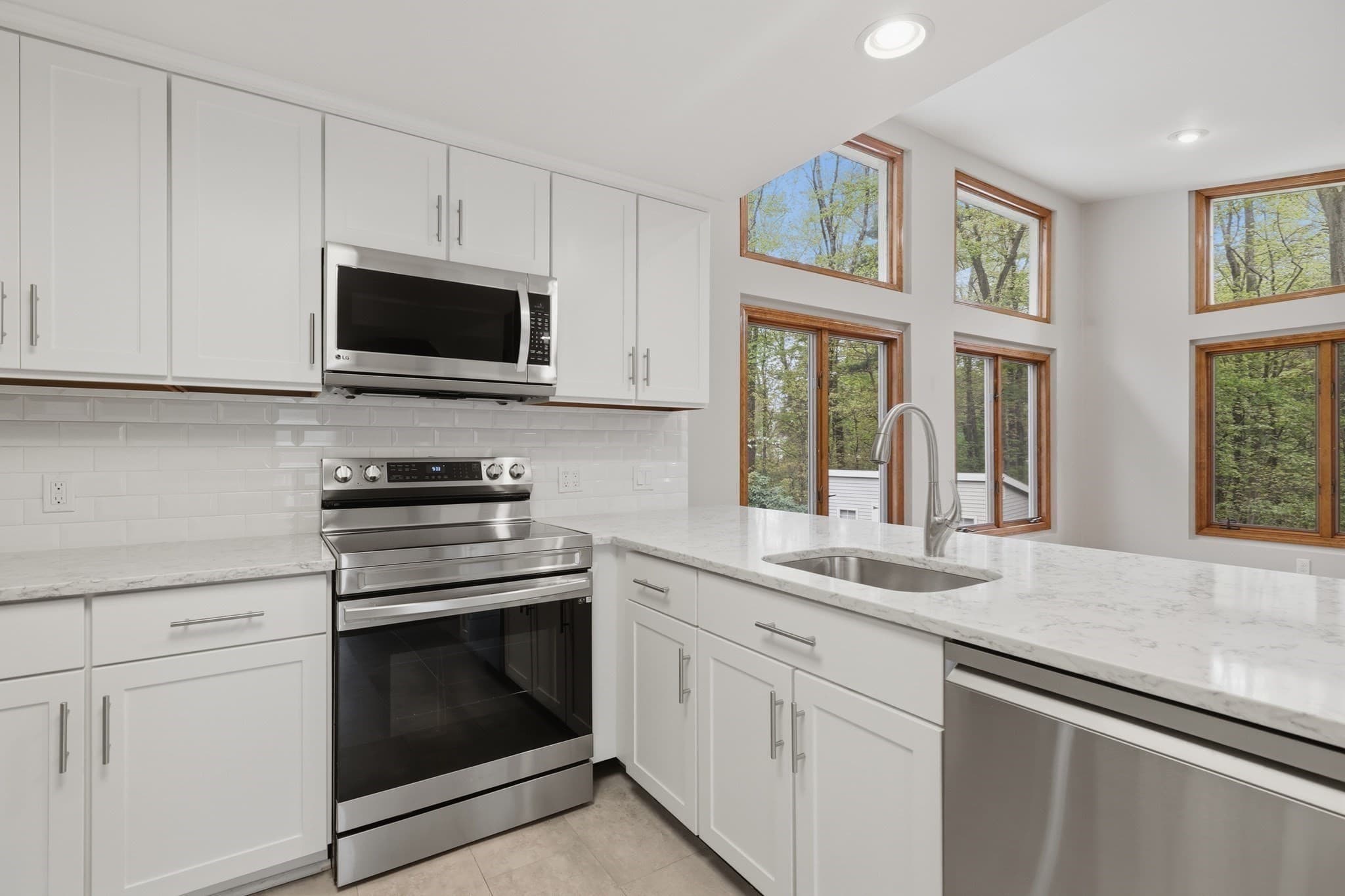Single Family Residence at 27 Clearview Drive, Framingham MA 01701, Framingham, photo 6 of 42