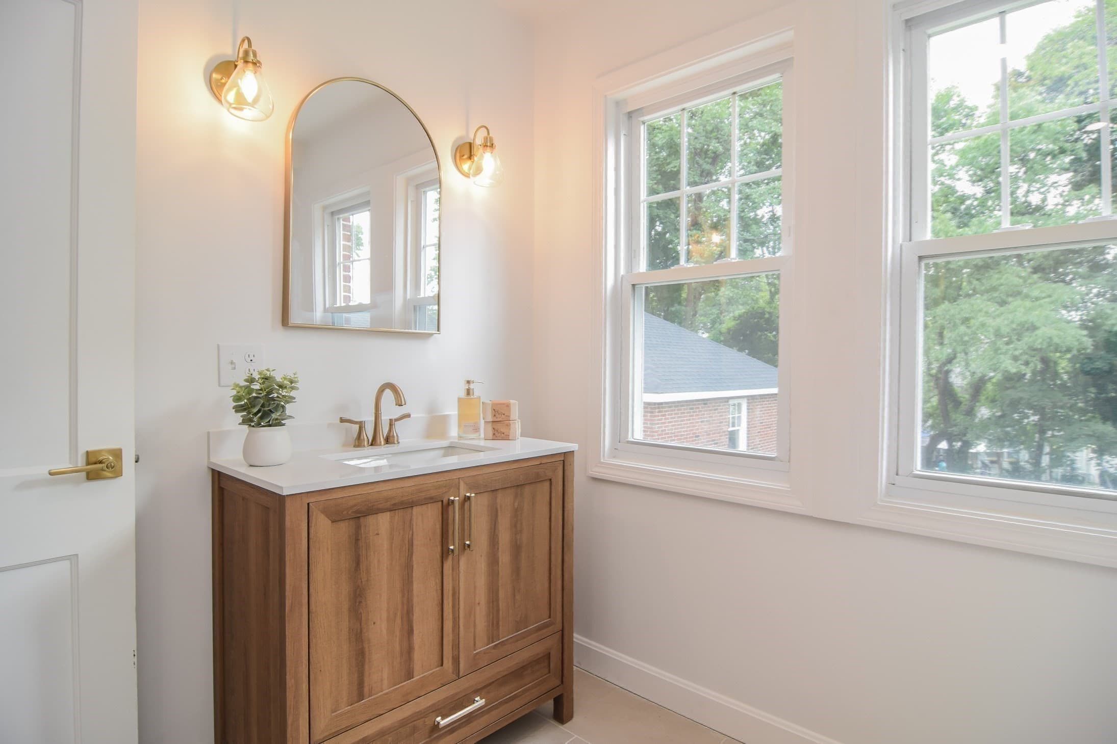 Single Family Residence at 19 Stoneleigh Rd, Watertown MA 02472, Watertown, photo 16 of 41