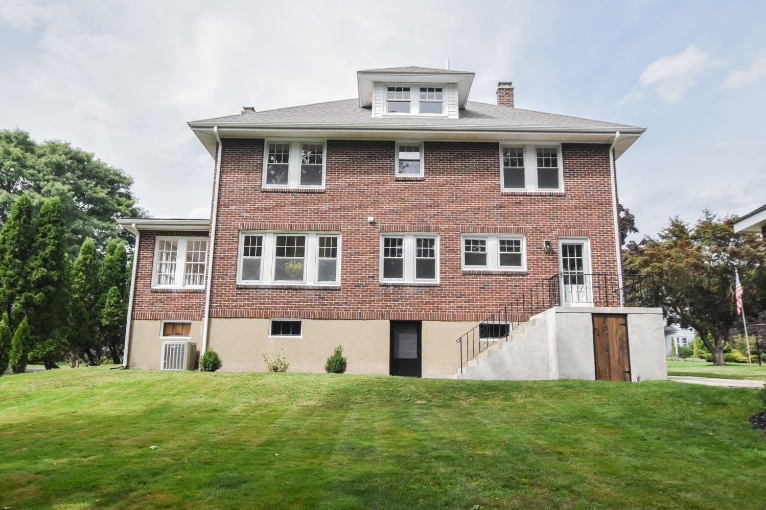 Single Family Residence at 19 Stoneleigh Rd, Watertown MA 02472, Watertown, photo 38 of 41