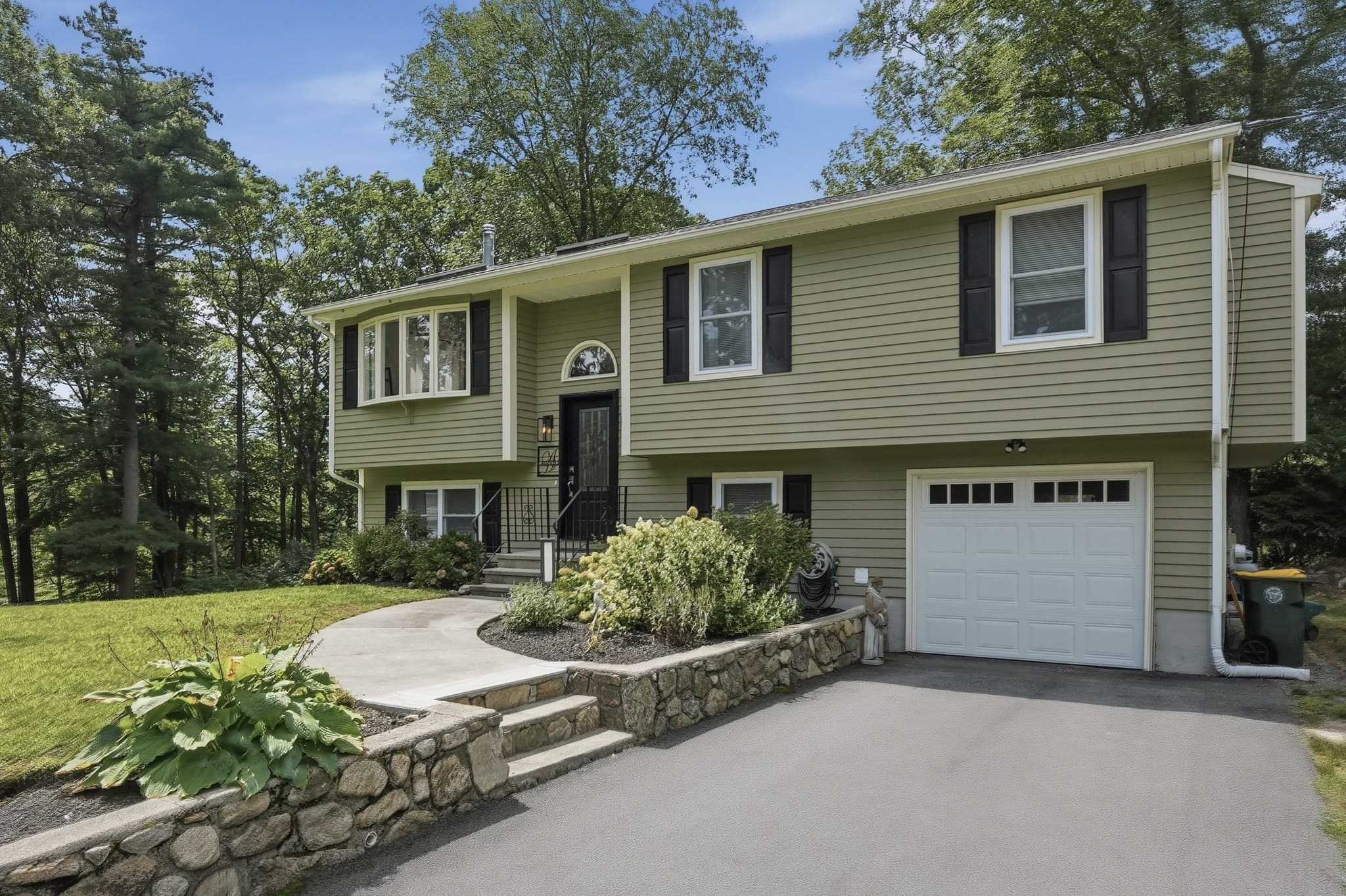 Single Family Residence at 32 Mountaindale Rd, Smithfield RI 02917, Smithfield, photo 2 of 39