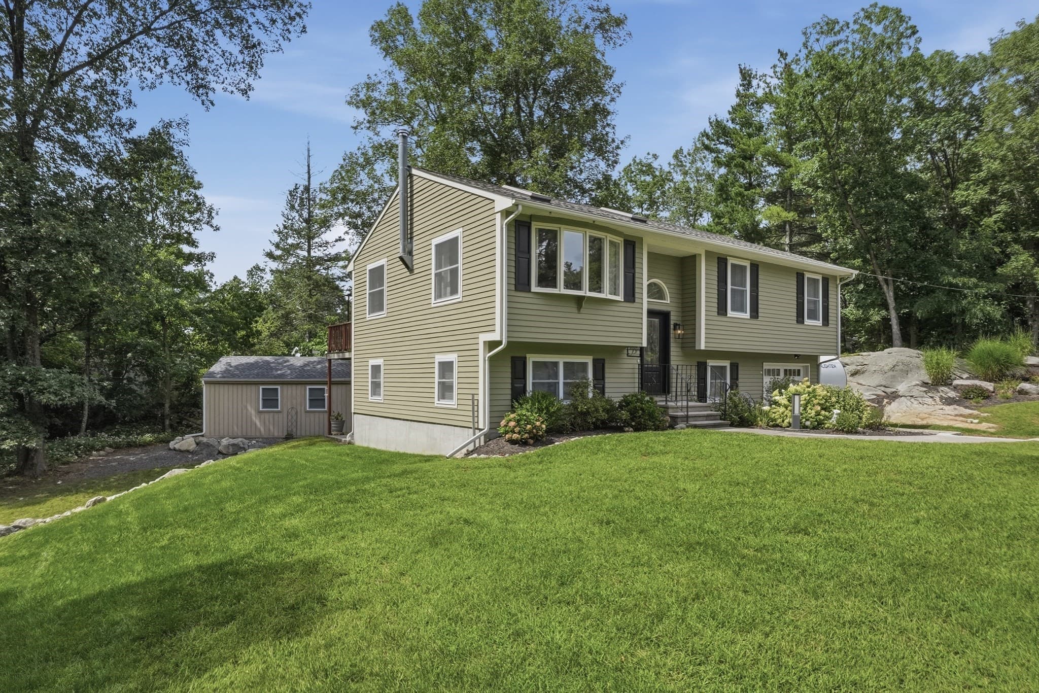 Single Family Residence at 32 Mountaindale Rd, Smithfield RI 02917, Smithfield, photo 3 of 39