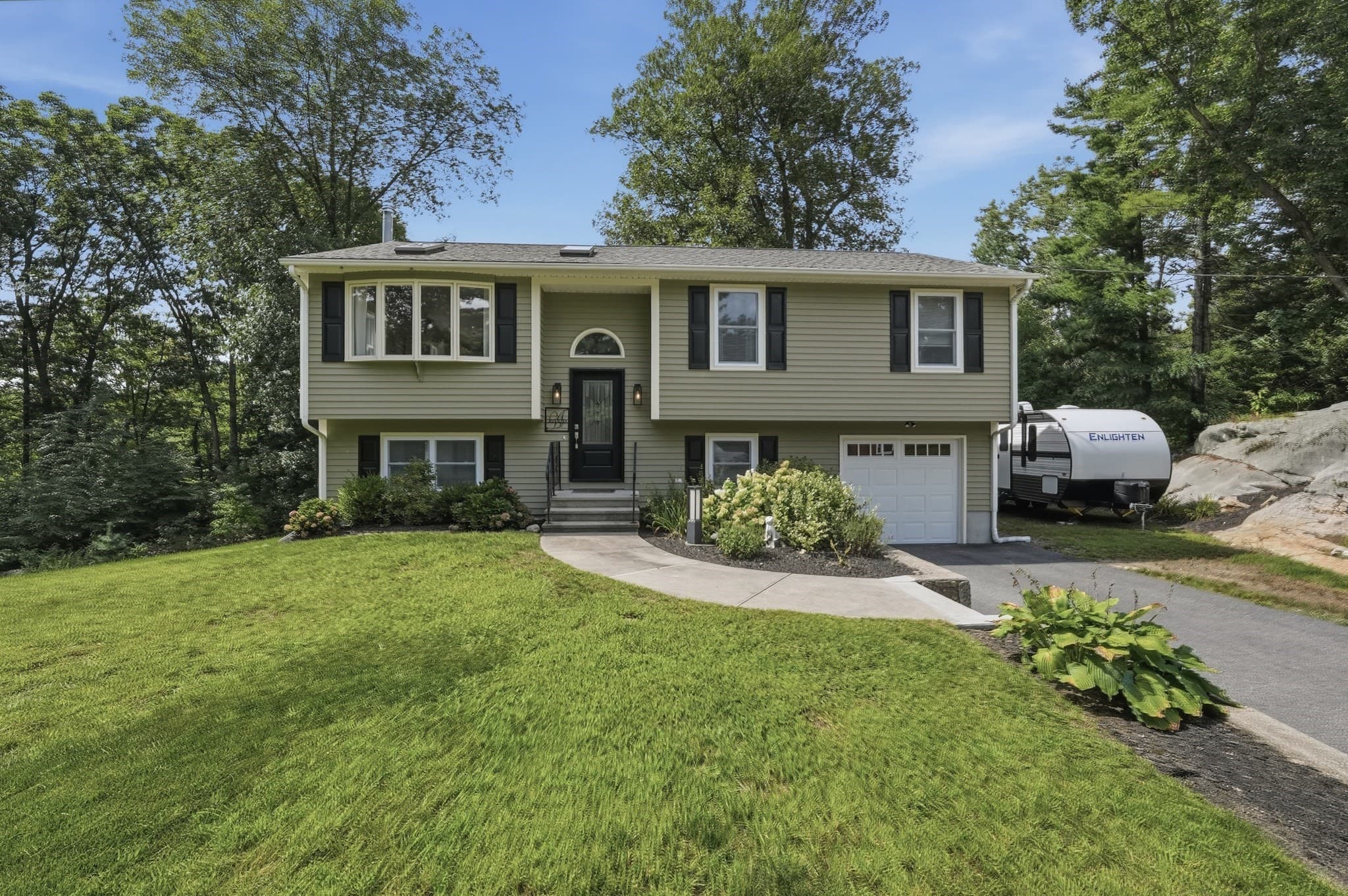 32 Mountaindale Rd, Smithfield RI 02917