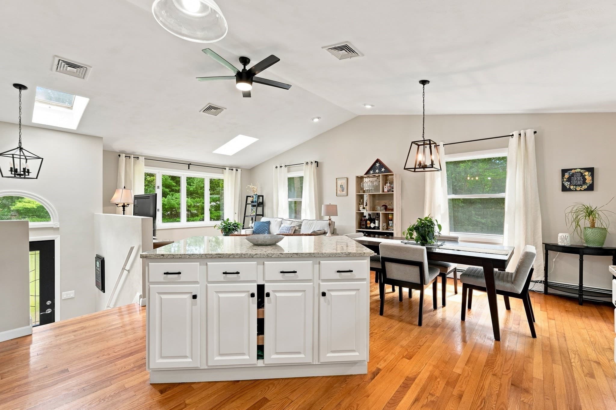 Single Family Residence at 32 Mountaindale Rd, Smithfield RI 02917, Smithfield, photo 9 of 39