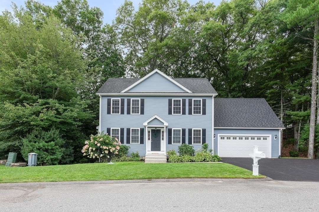 Single Family Residence at 17 Clover Ct., Cumberland RI 02864, Cumberland, photo 2 of 17