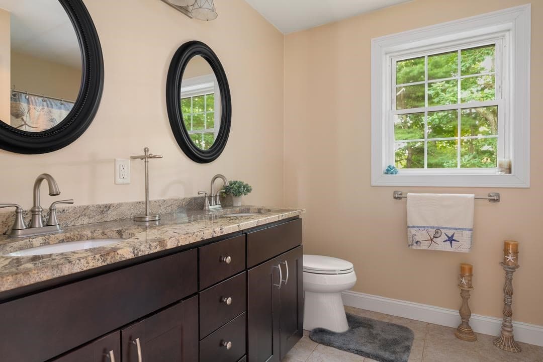 Single Family Residence at 17 Clover Ct., Cumberland RI 02864, Cumberland, photo 11 of 17