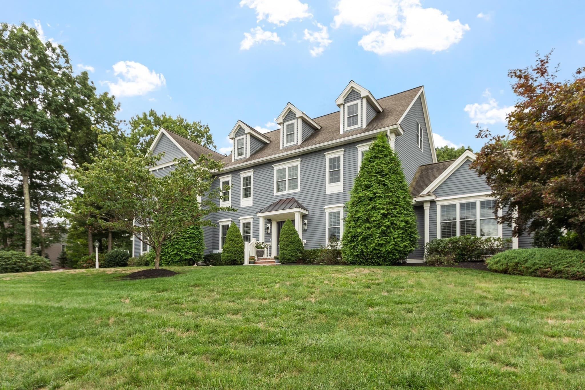 48 Robinson Dr, Bedford MA 01730