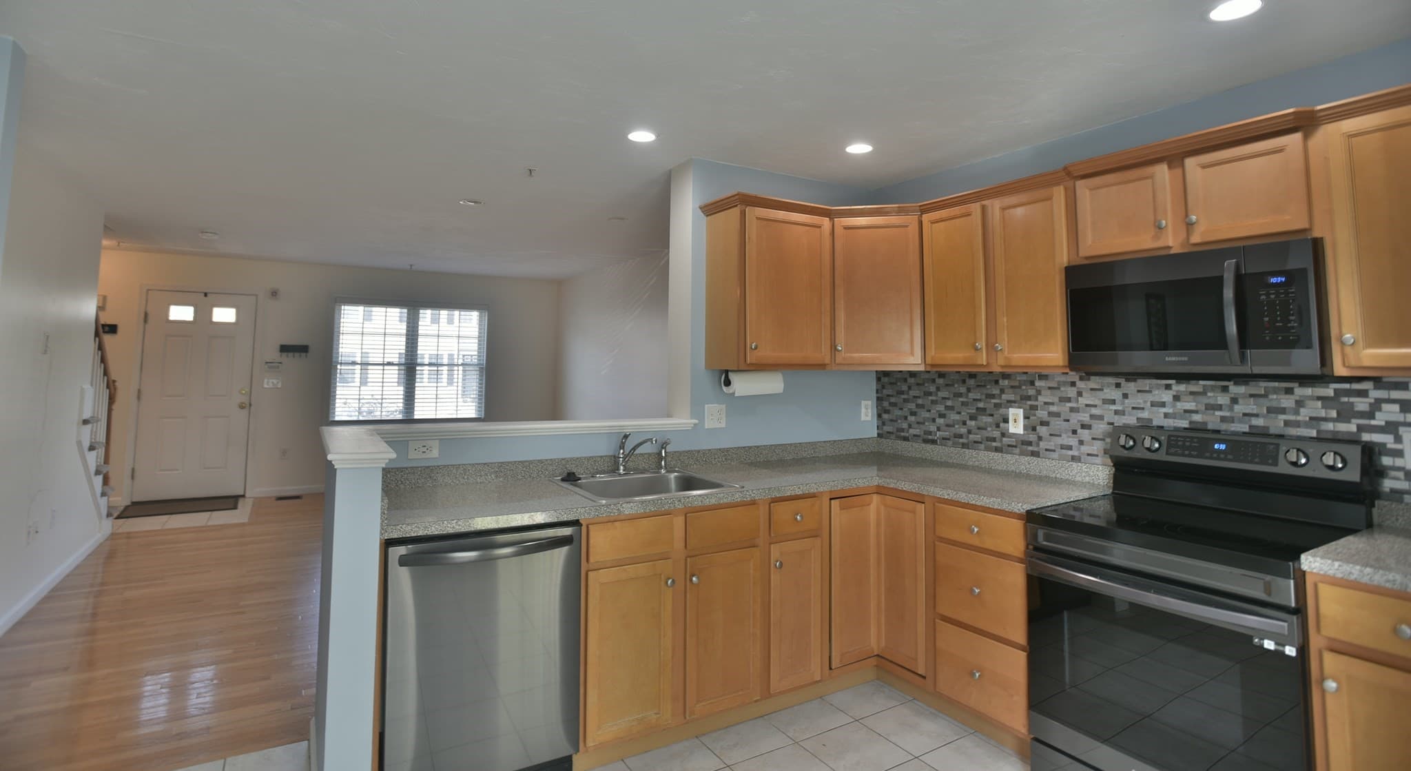 Condominium at 83 Boxberry Ln # 83, Rockland MA 02370, Rockland, photo 7 of 19
