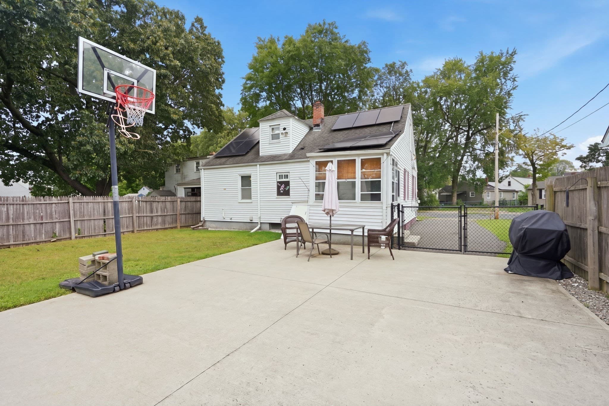 Single Family Residence at 100 Lang St, Springfield MA 01104, Springfield, photo 36 of 38