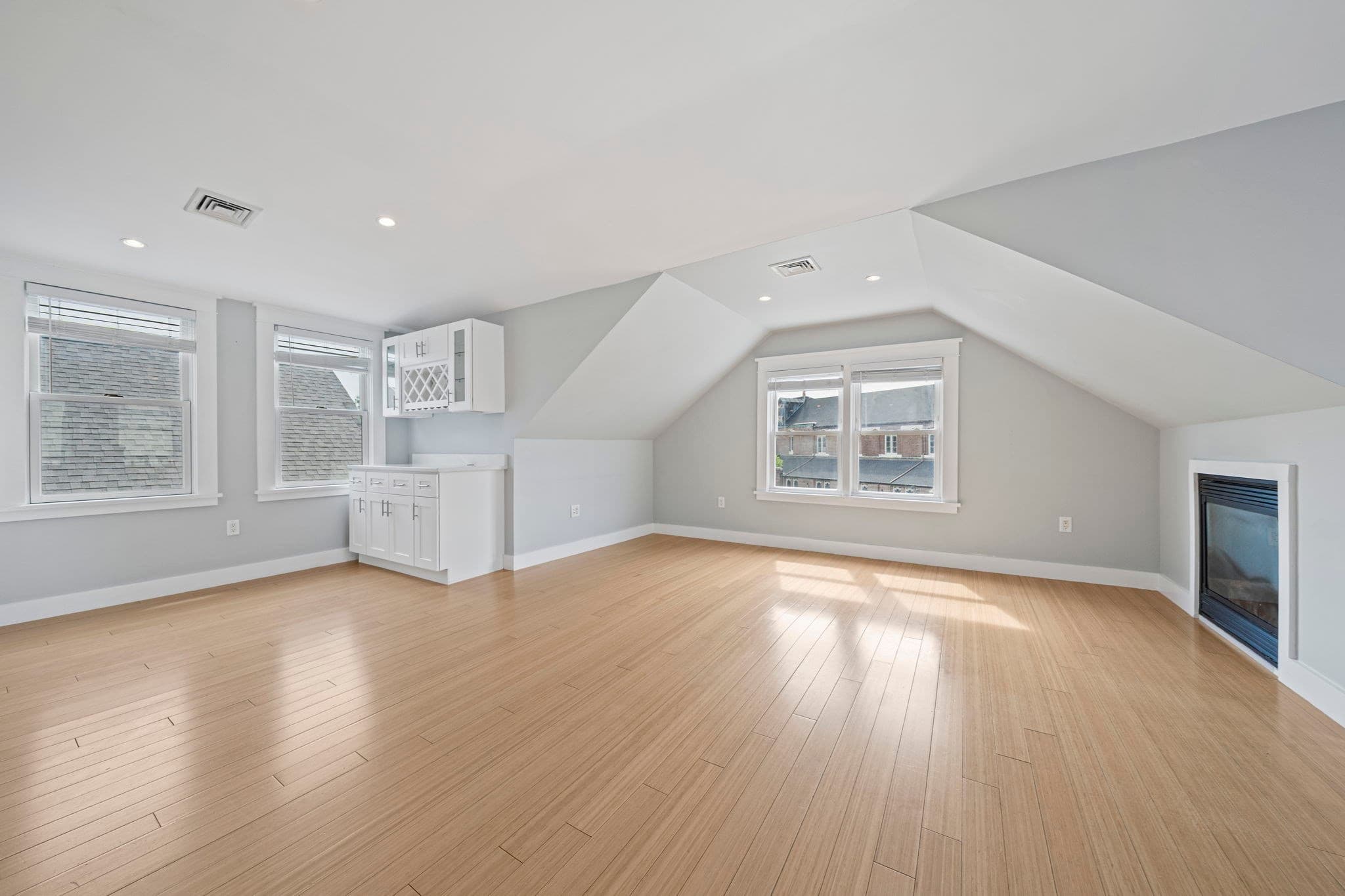 Condominium at 23 Cheverus Rd # 3, Boston MA 02124, photo 9 of 27
