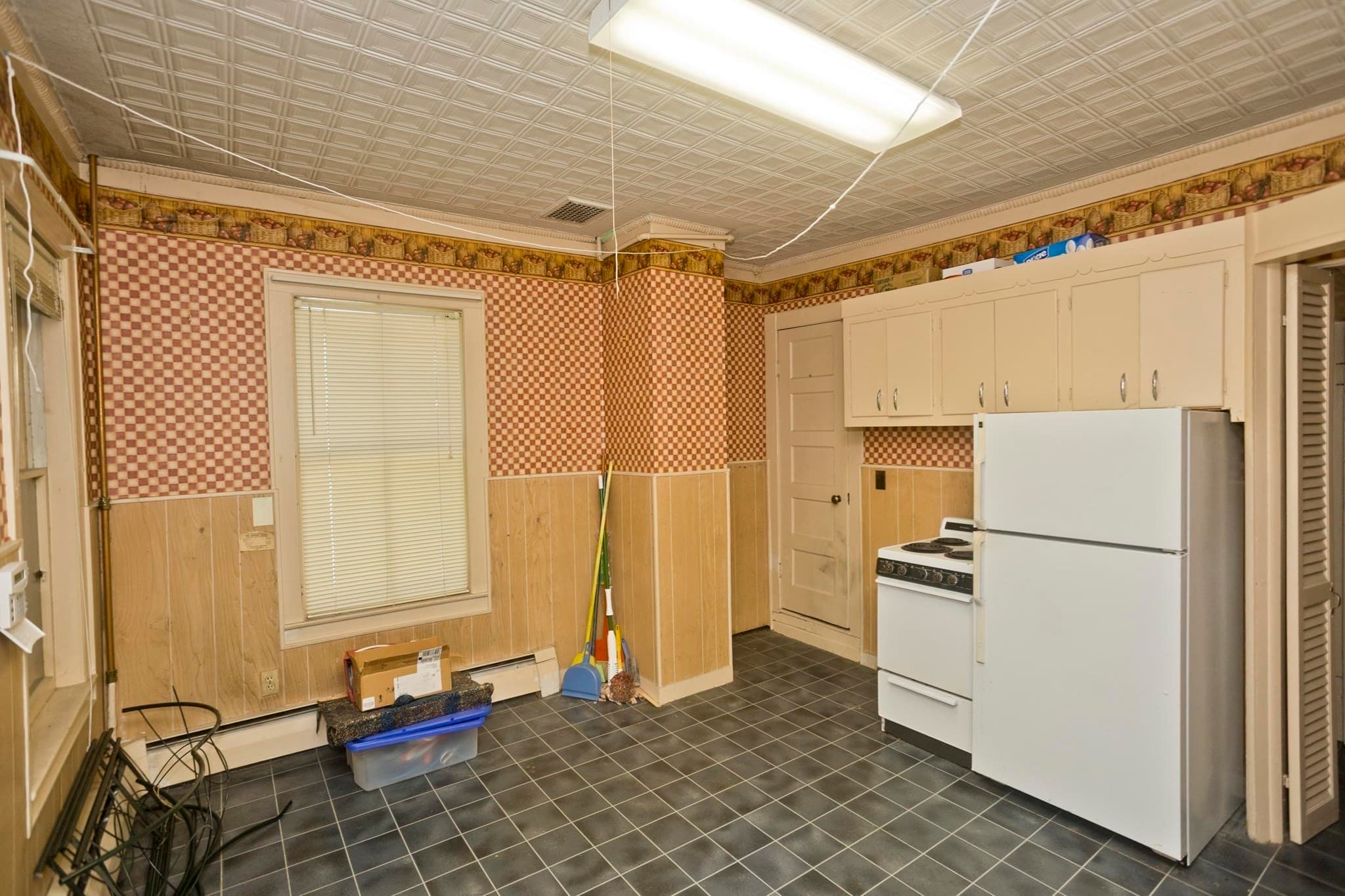Single Family Residence at 137 Sheridan St., Chicopee MA 01020, Chicopee, photo 12 of 33