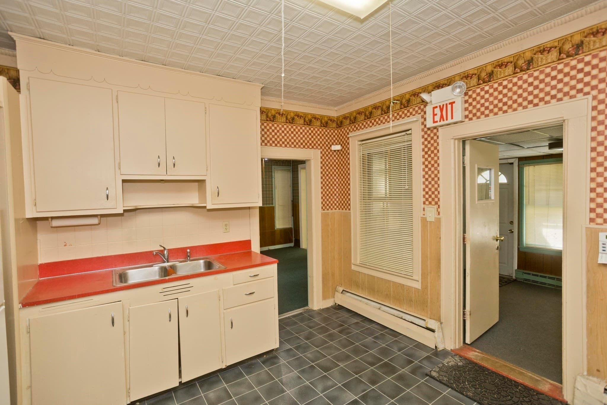 Single Family Residence at 137 Sheridan St., Chicopee MA 01020, Chicopee, photo 11 of 33