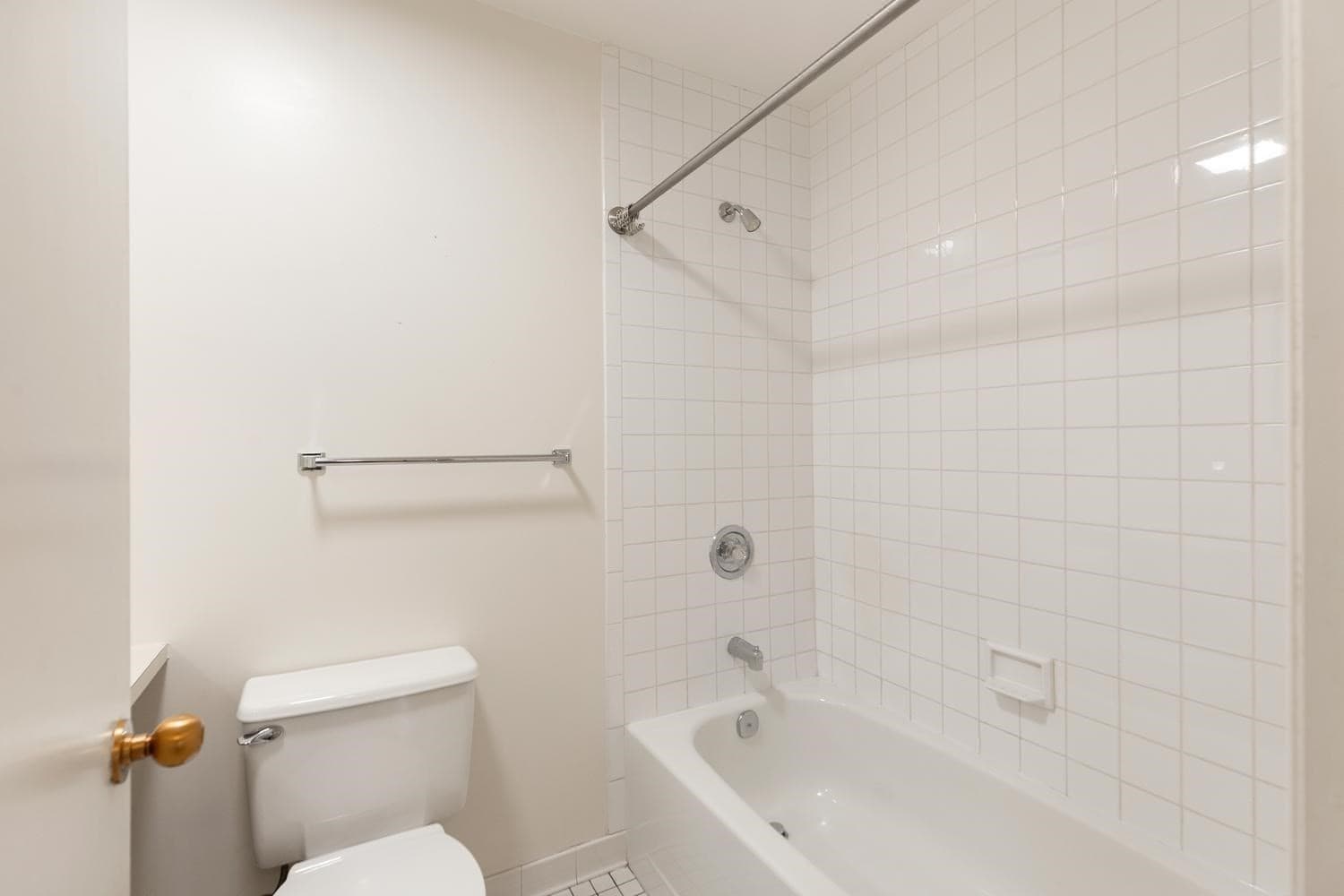 Condominium at 4 Summit Drive # 504, Reading MA 01867, Reading, photo 23 of 30