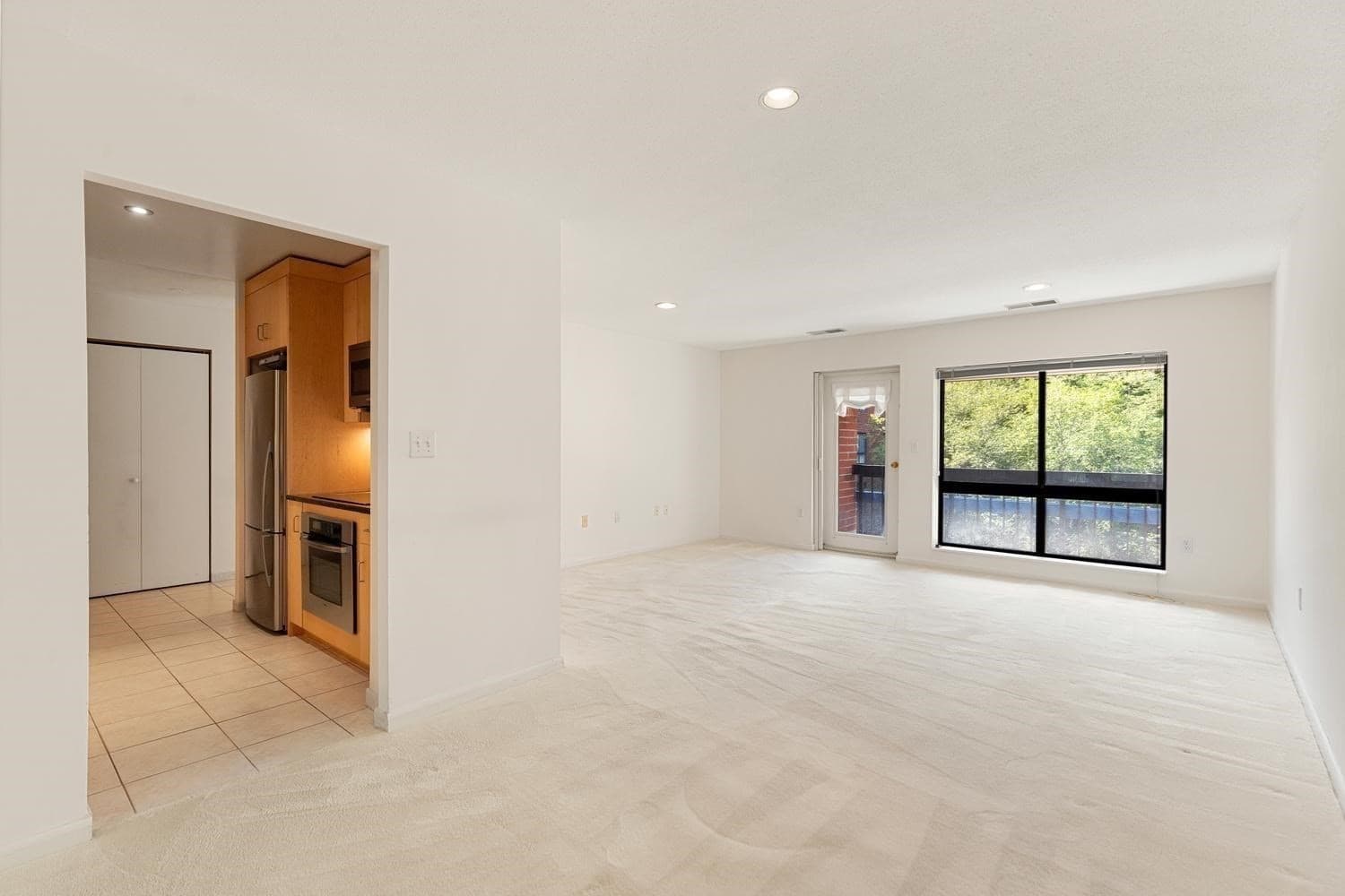 Condominium at 4 Summit Drive # 504, Reading MA 01867, Reading, photo 13 of 30
