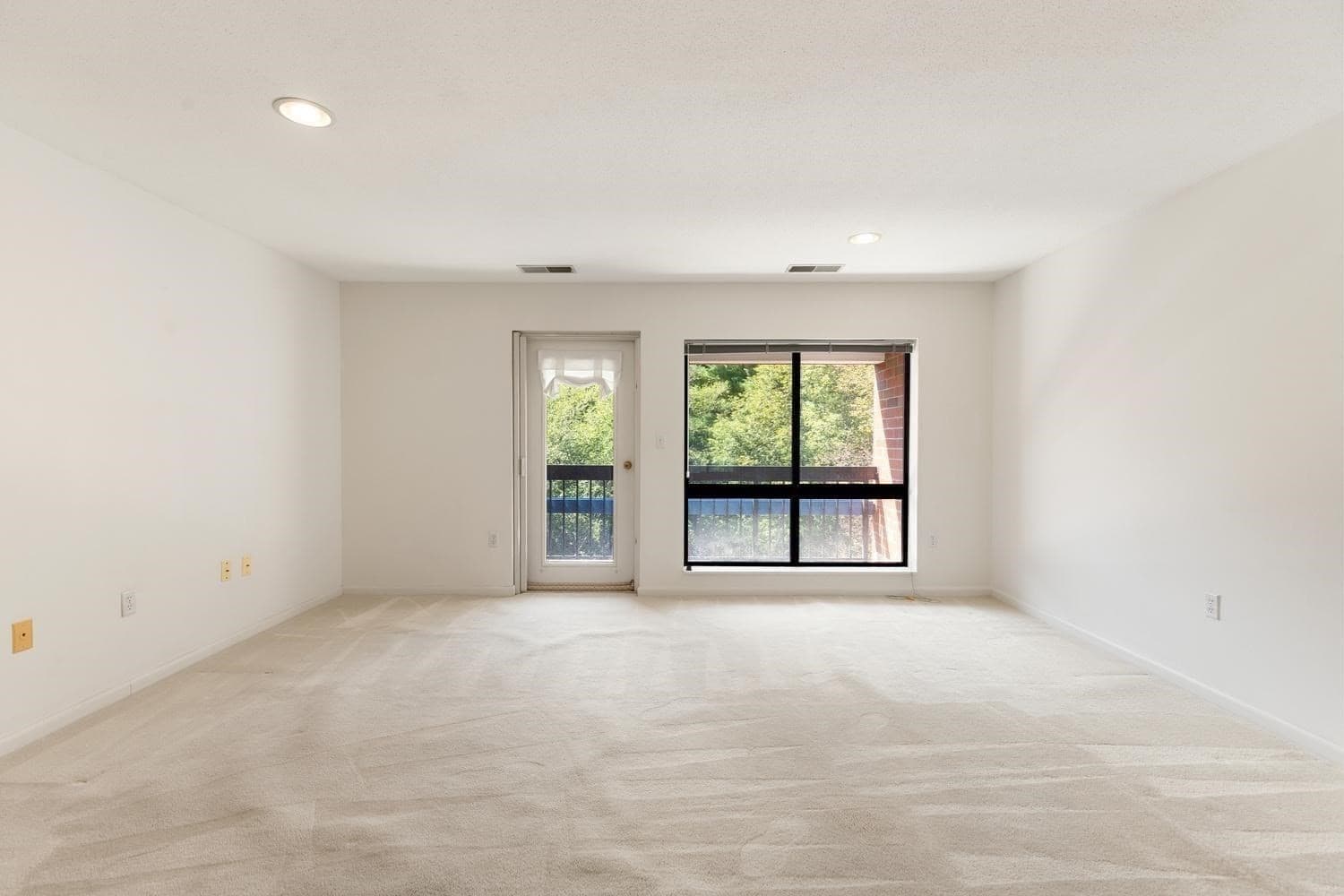 Condominium at 4 Summit Drive # 504, Reading MA 01867, Reading, photo 17 of 30