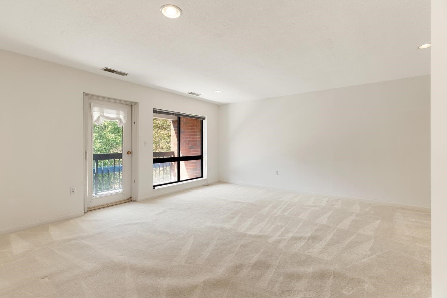 Condominium at 4 Summit Drive # 504, Reading MA 01867, Reading, photo 16 of 30