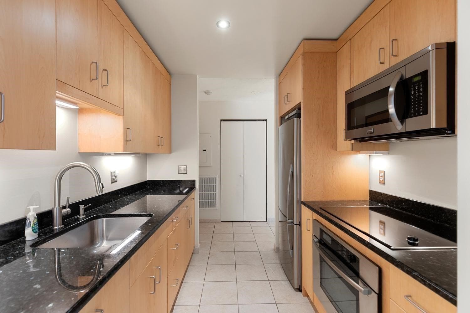 Condominium at 4 Summit Drive # 504, Reading MA 01867, Reading, photo 12 of 30