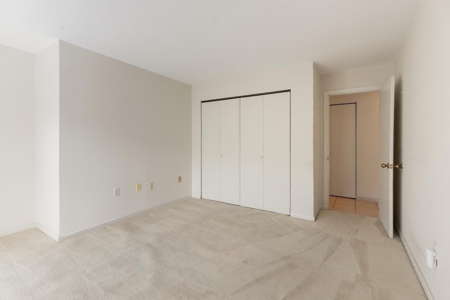 Condominium at 4 Summit Drive # 504, Reading MA 01867, Reading, photo 20 of 30