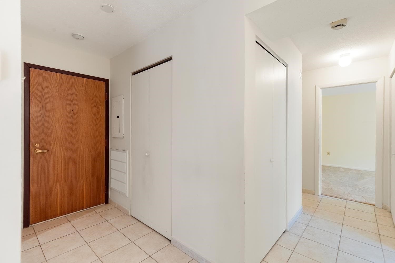 Condominium at 4 Summit Drive # 504, Reading MA 01867, Reading, photo 9 of 30