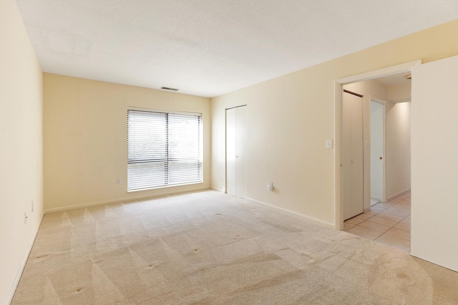 Condominium at 4 Summit Drive # 504, Reading MA 01867, Reading, photo 24 of 30