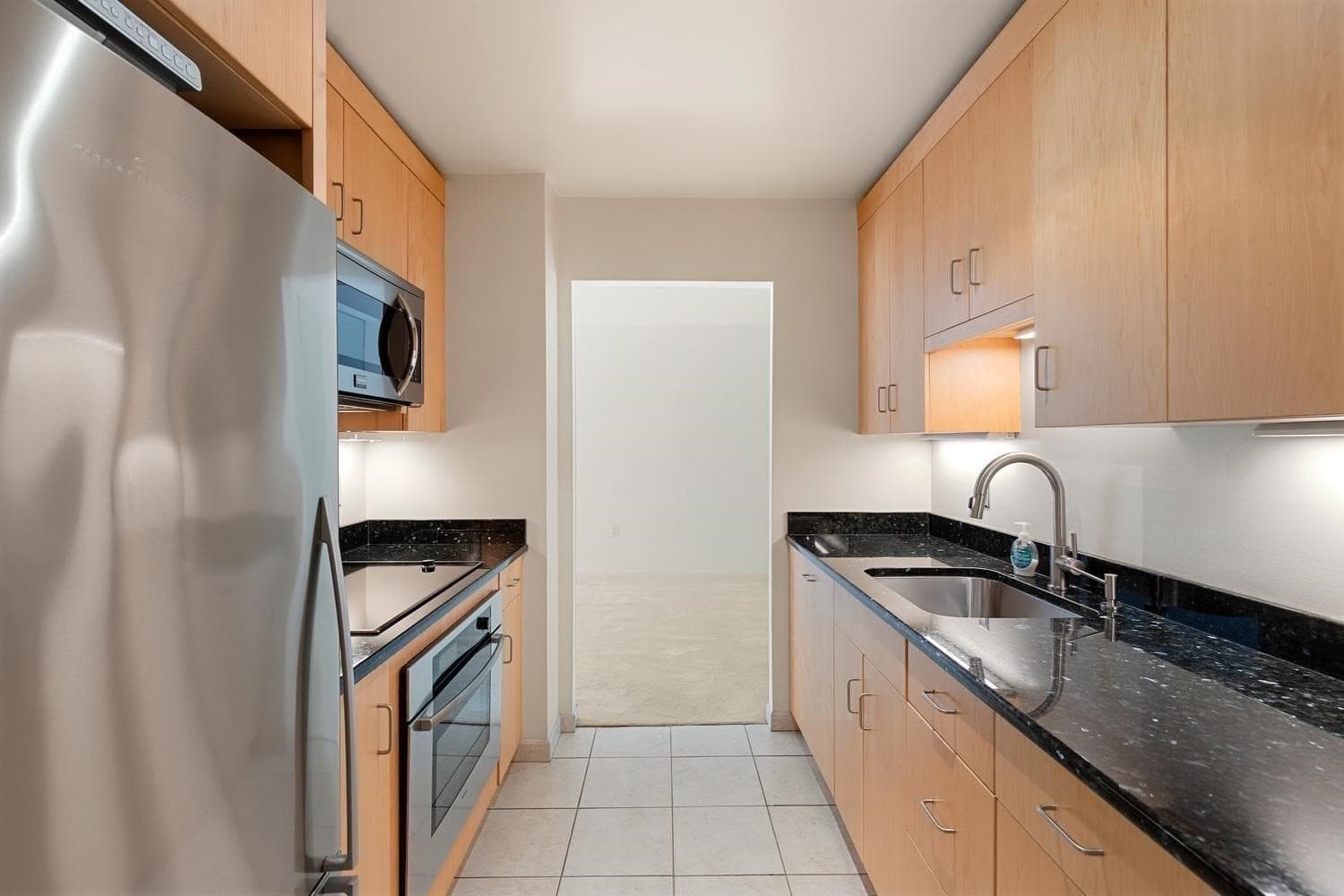Condominium at 4 Summit Drive # 504, Reading MA 01867, Reading, photo 10 of 30