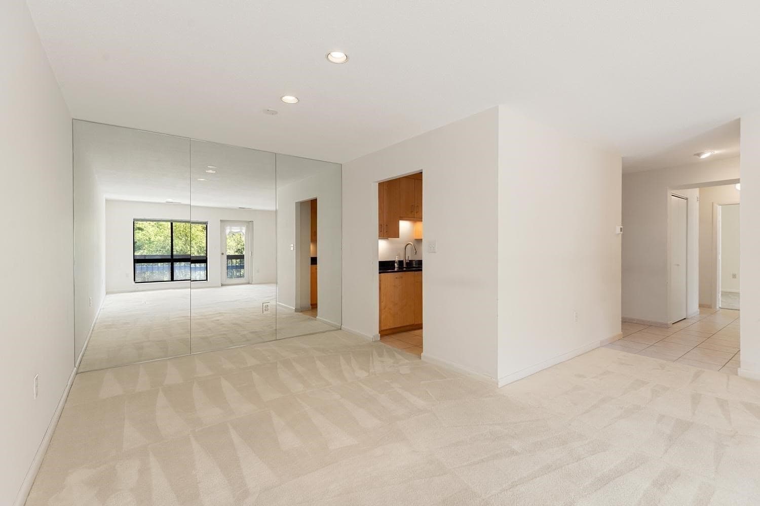 Condominium at 4 Summit Drive # 504, Reading MA 01867, Reading, photo 14 of 30