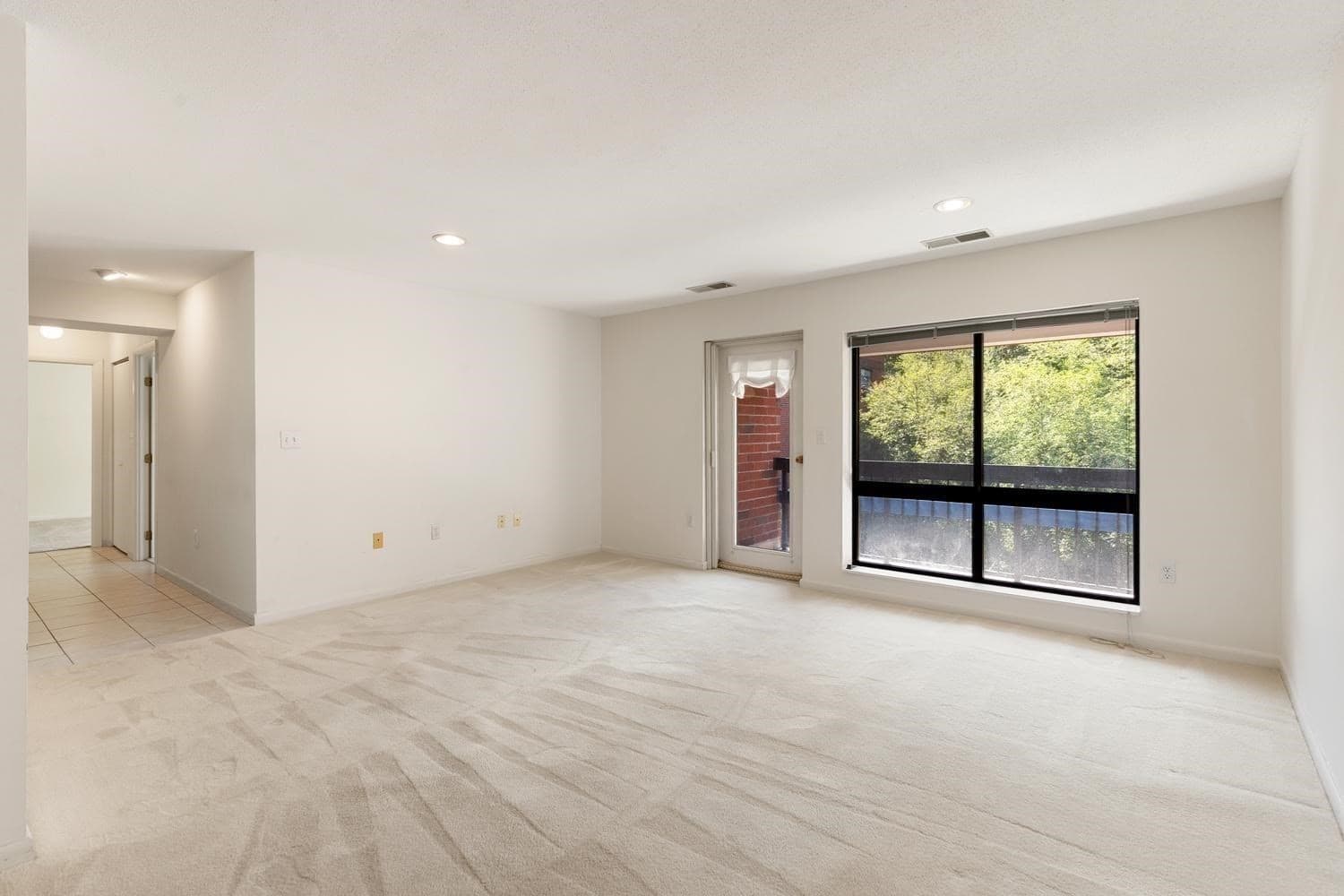Condominium at 4 Summit Drive # 504, Reading MA 01867, Reading, photo 18 of 30