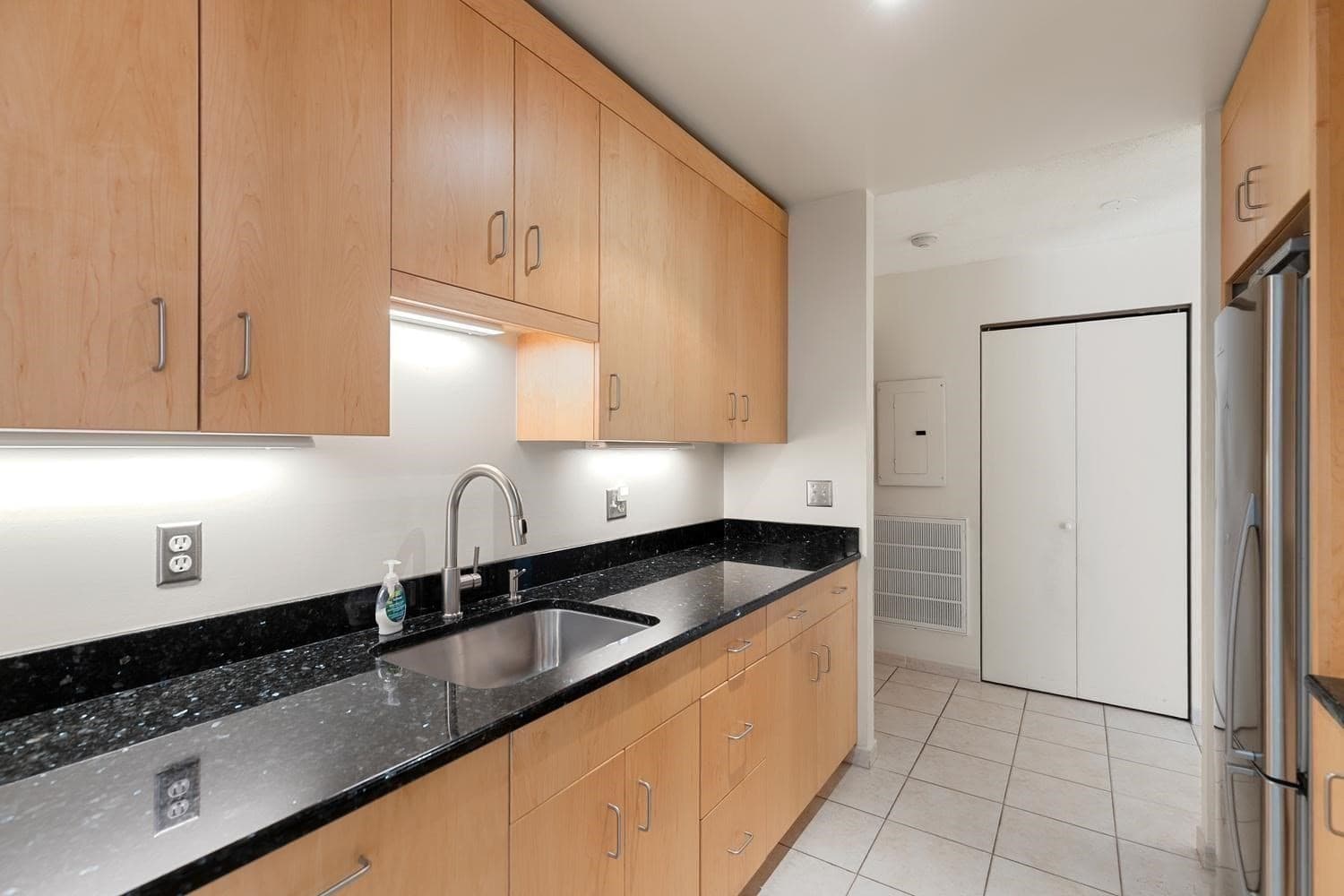 Condominium at 4 Summit Drive # 504, Reading MA 01867, Reading, photo 11 of 30