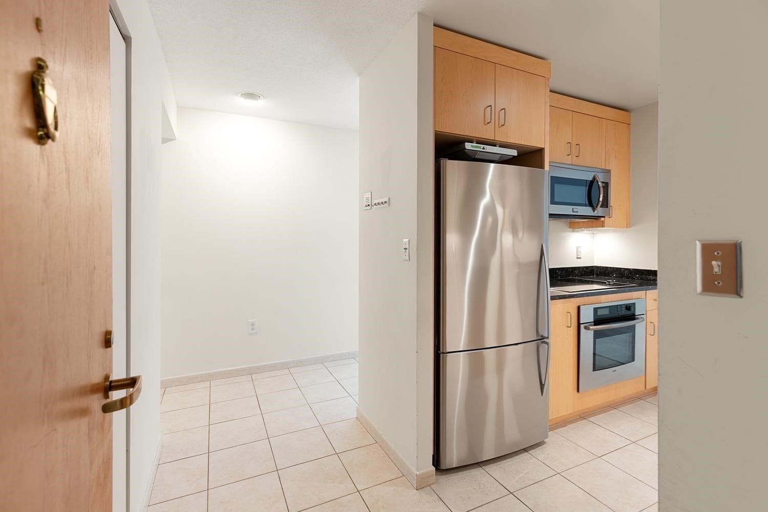 Condominium at 4 Summit Drive # 504, Reading MA 01867, Reading, photo 8 of 30