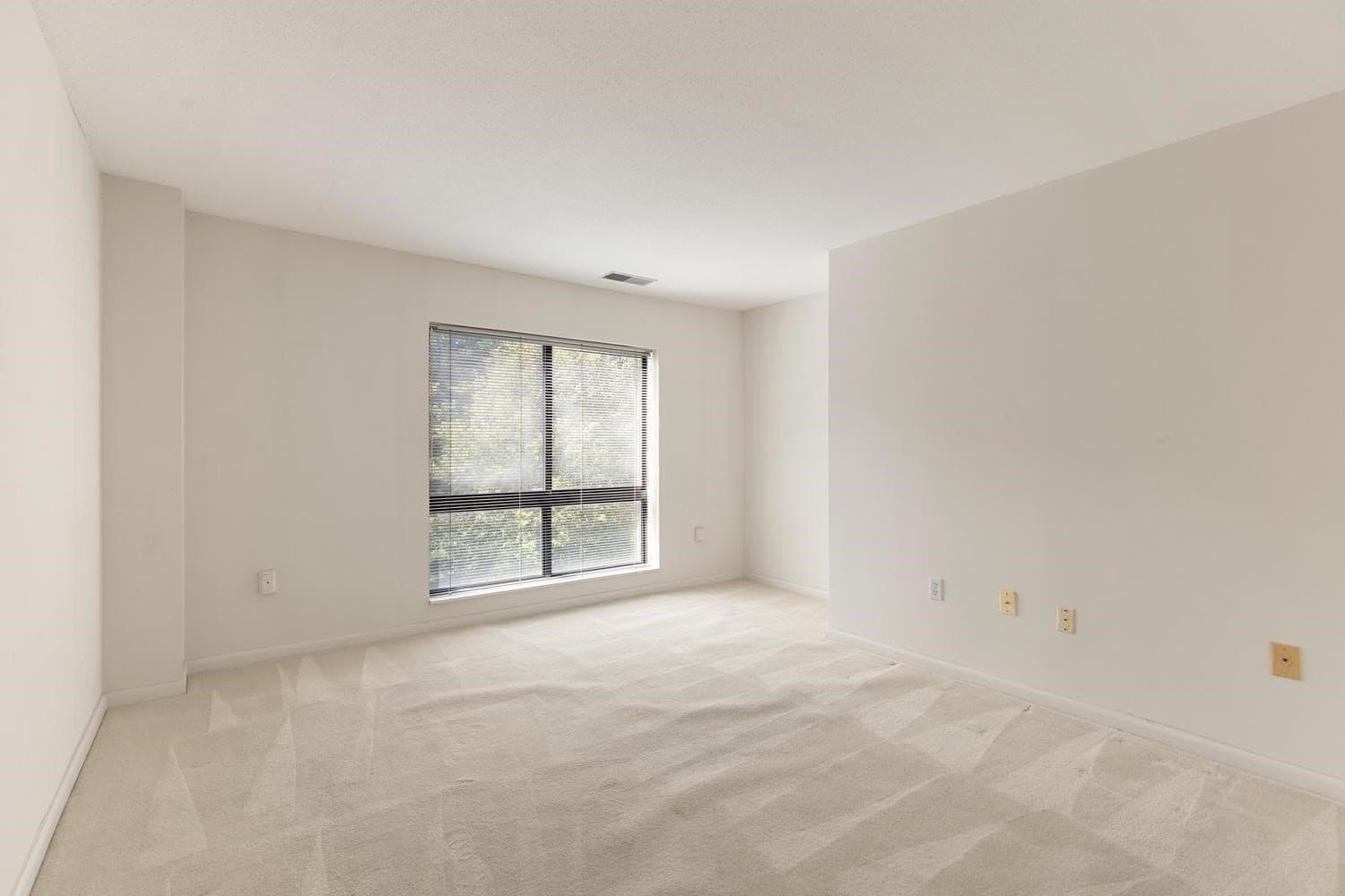 Condominium at 4 Summit Drive # 504, Reading MA 01867, Reading, photo 21 of 30
