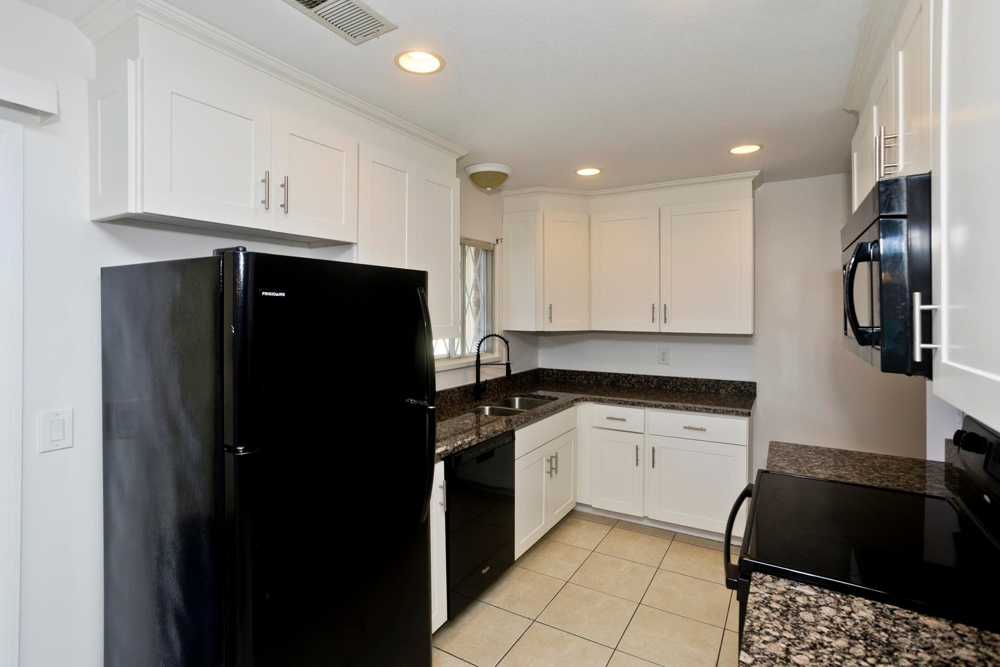 Condominium at 212 Blisswood Village Dr # 212, Ludlow MA 01056, Ludlow, photo 9 of 25