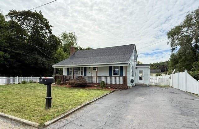1 New York Ave, Blackstone MA 01504