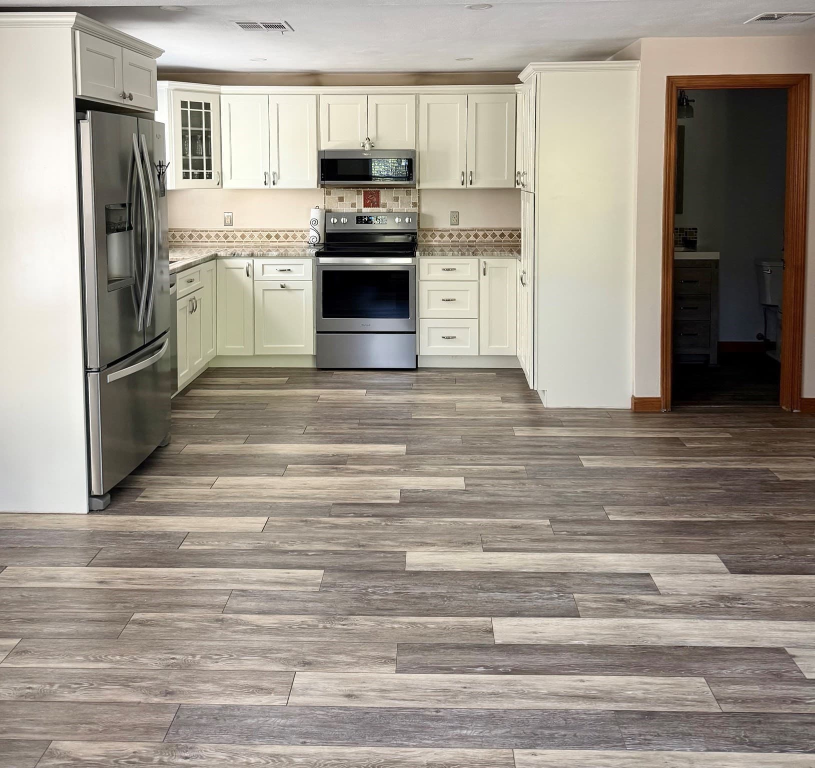 Condominium at 870 Landry Ave # 8, North Attleboro MA 02760, North Attleboro, photo 2 of 20