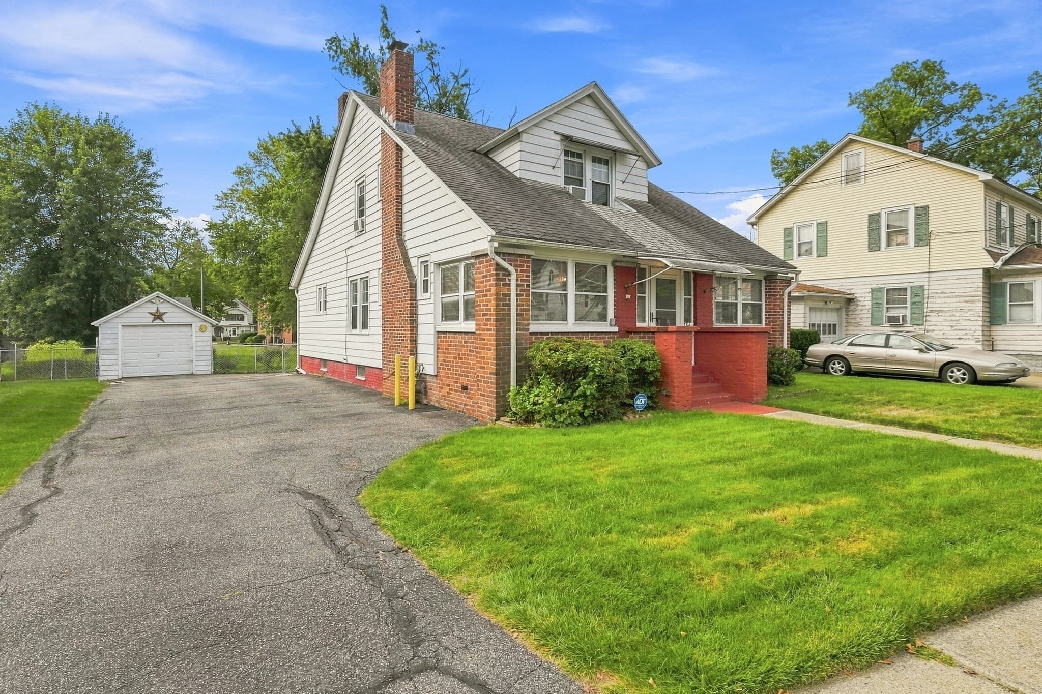 764 Allen St, Springfield MA 01118