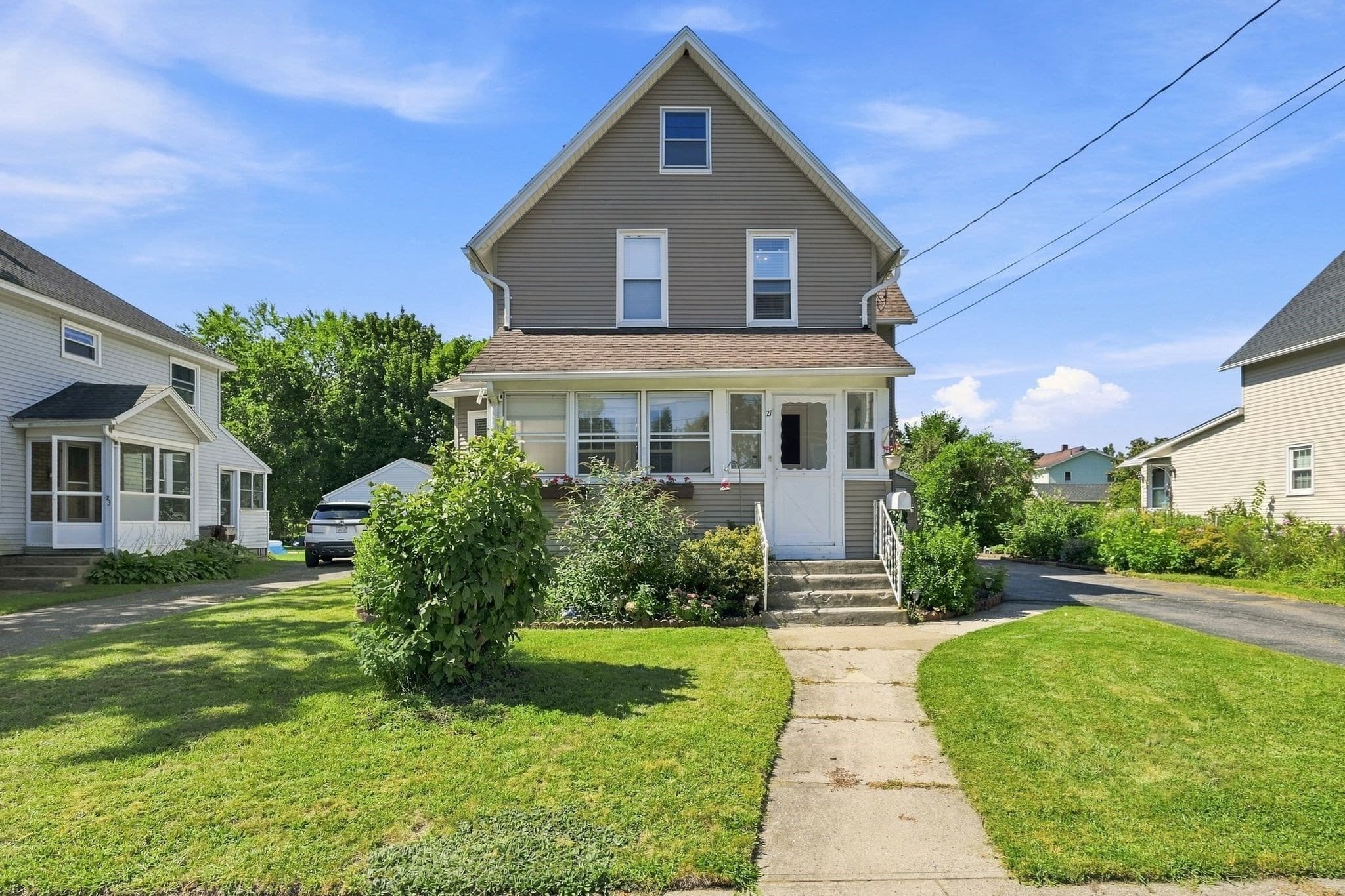 27 Elm St, Ludlow MA 01056