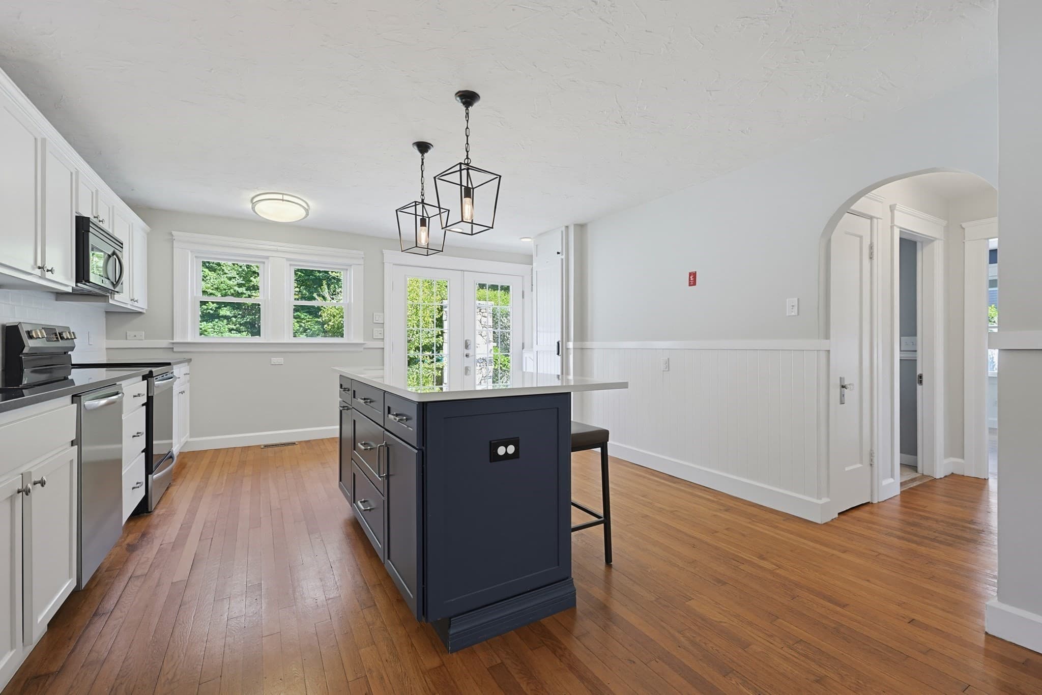Single Family Residence at 191 Whitins Rd, Sutton MA 01590, Sutton, photo 6 of 37
